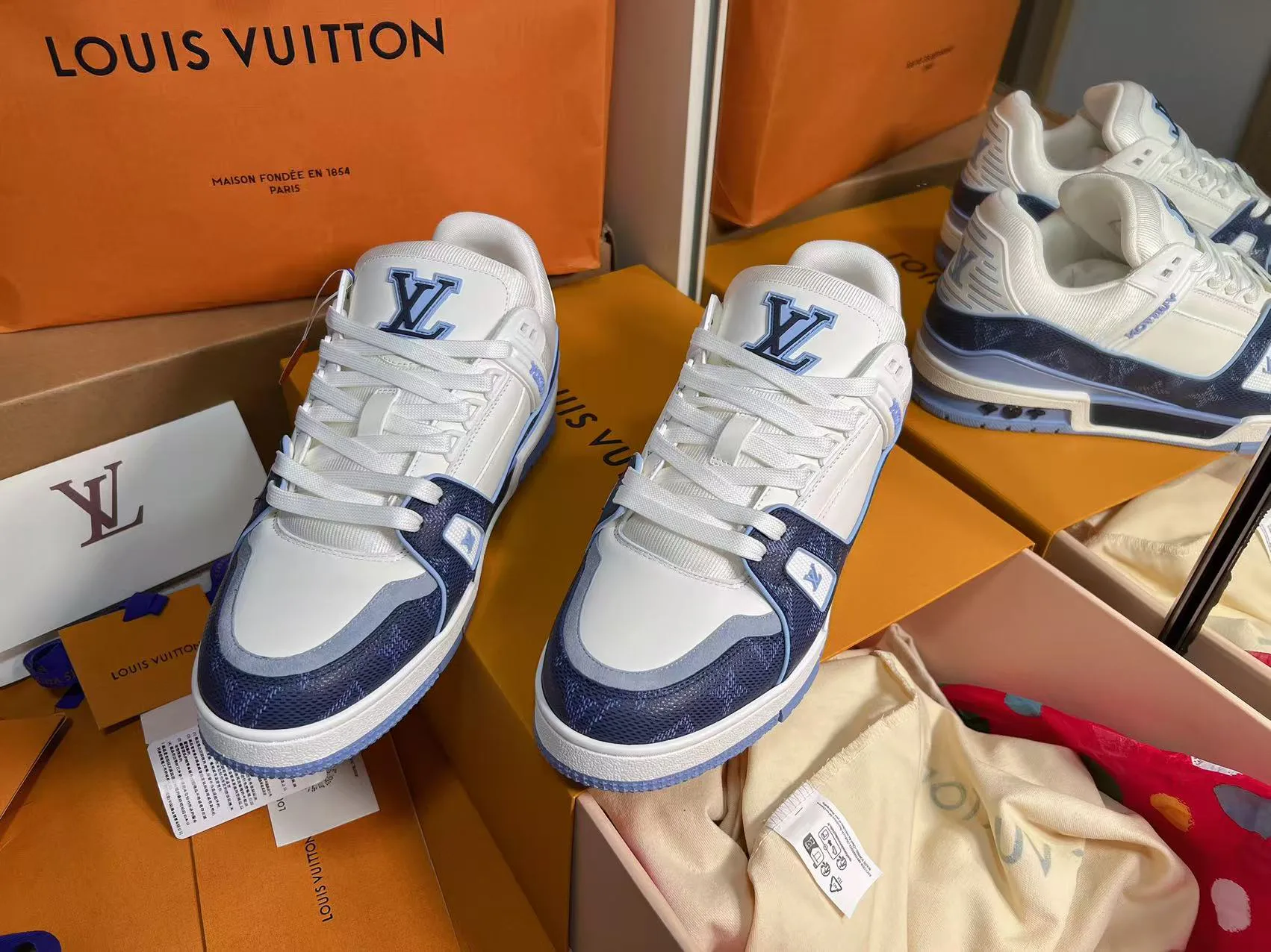 Кроссовки Женские Louis Vuitton 11696569