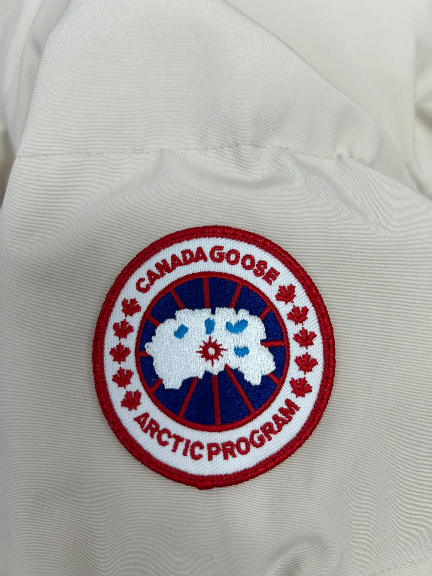 Куртки И Пуховики Женские Canada Goose 18188606