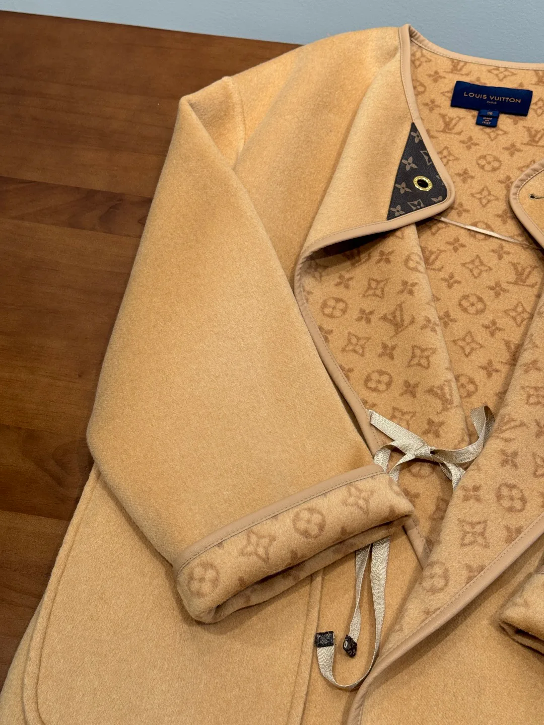 Пальто Женские Louis Vuitton 19779157