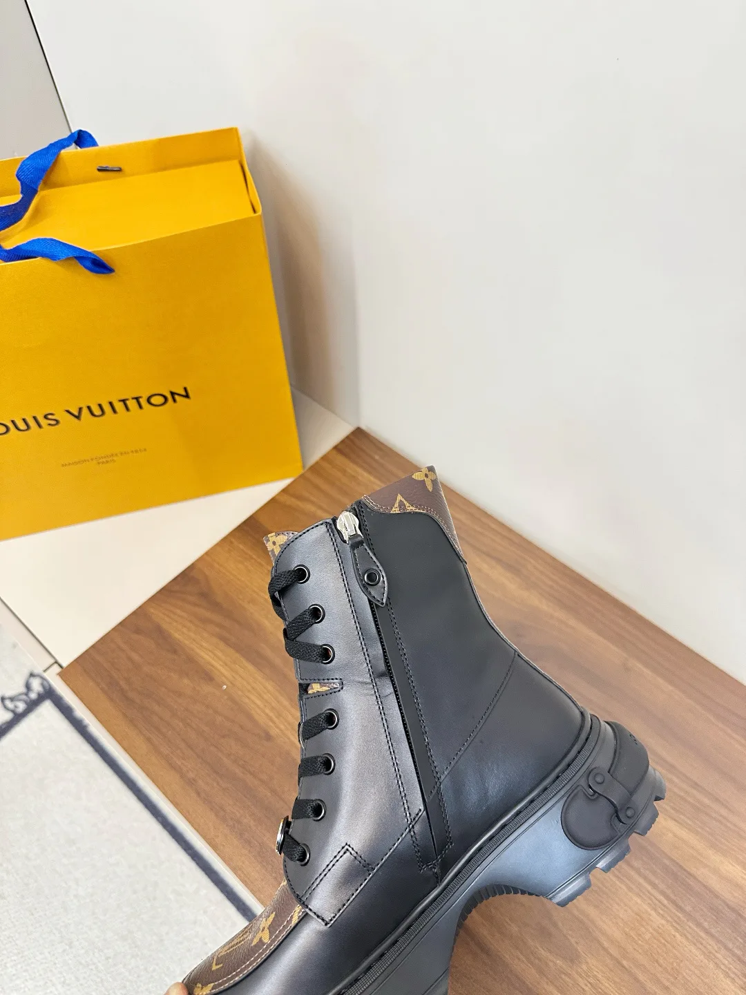 Ботинки Женские Louis Vuitton 19142495
