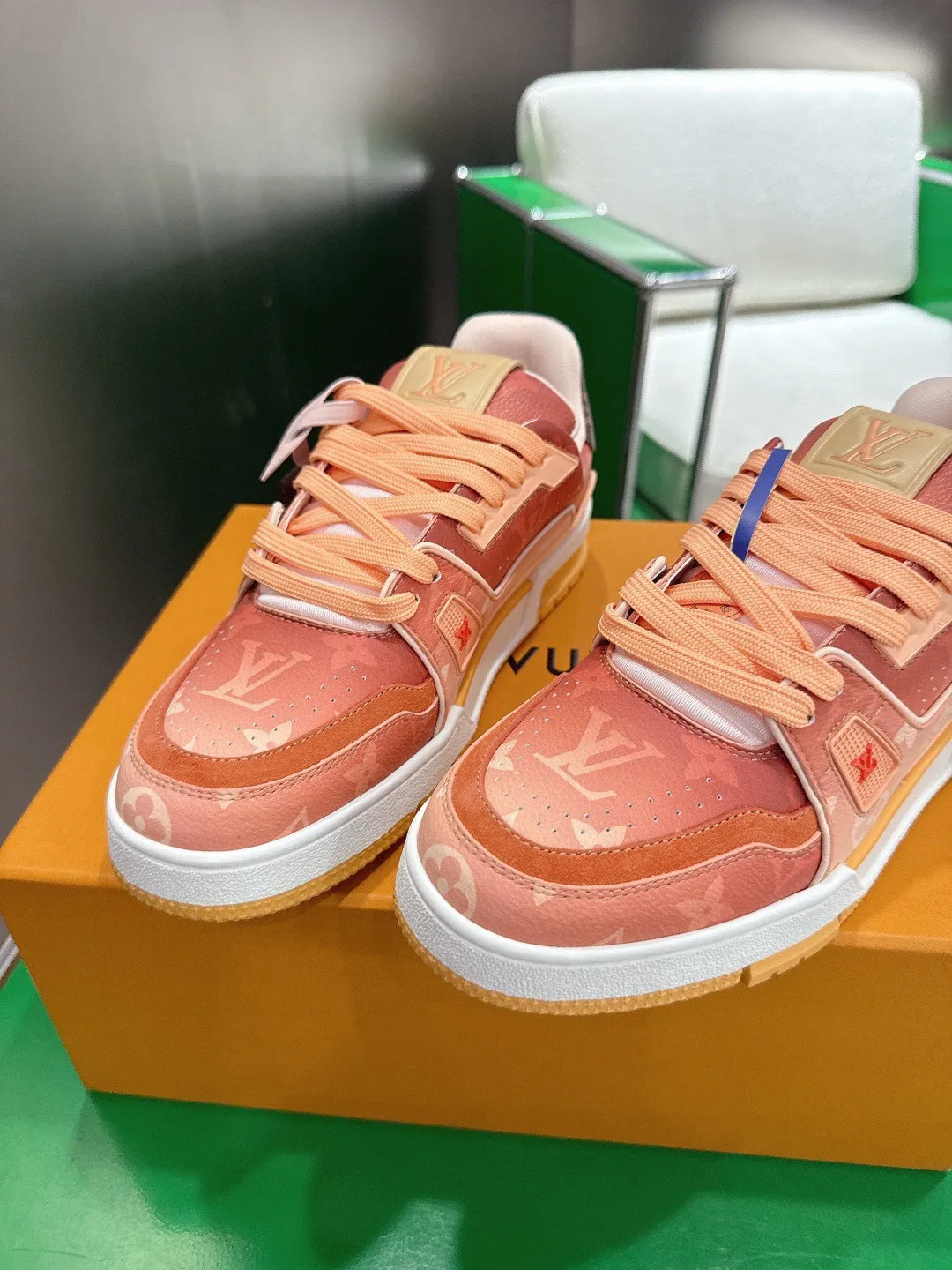 Кроссовки Женские Louis Vuitton 12156536