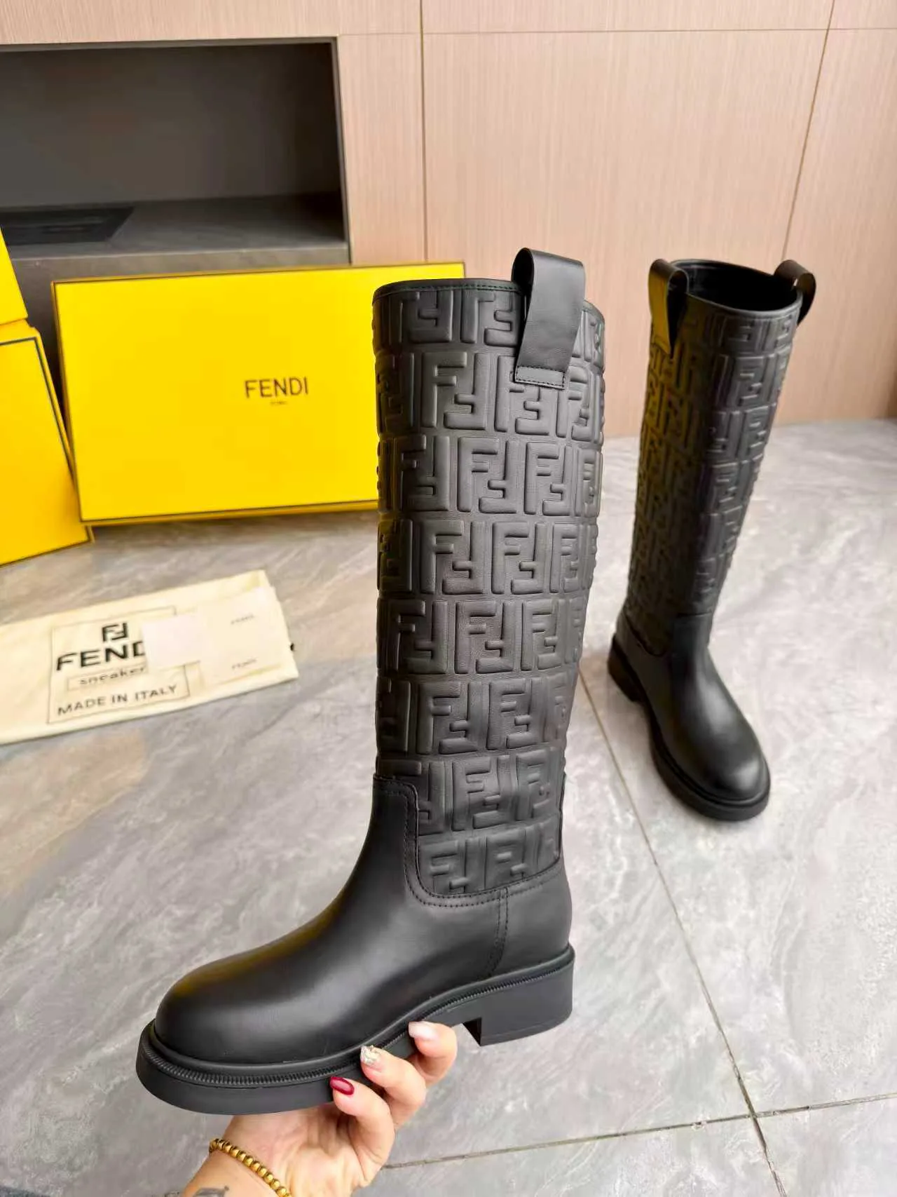 Сапоги Женские Fendi 18104326