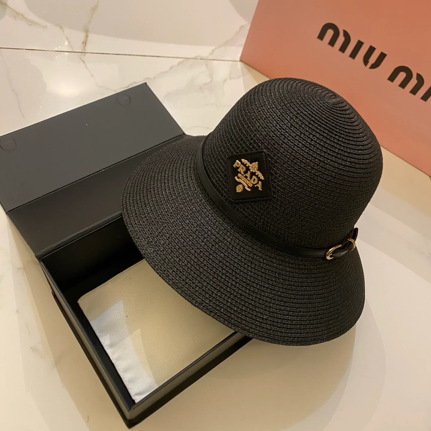 Головные Уборы Prada 17498293