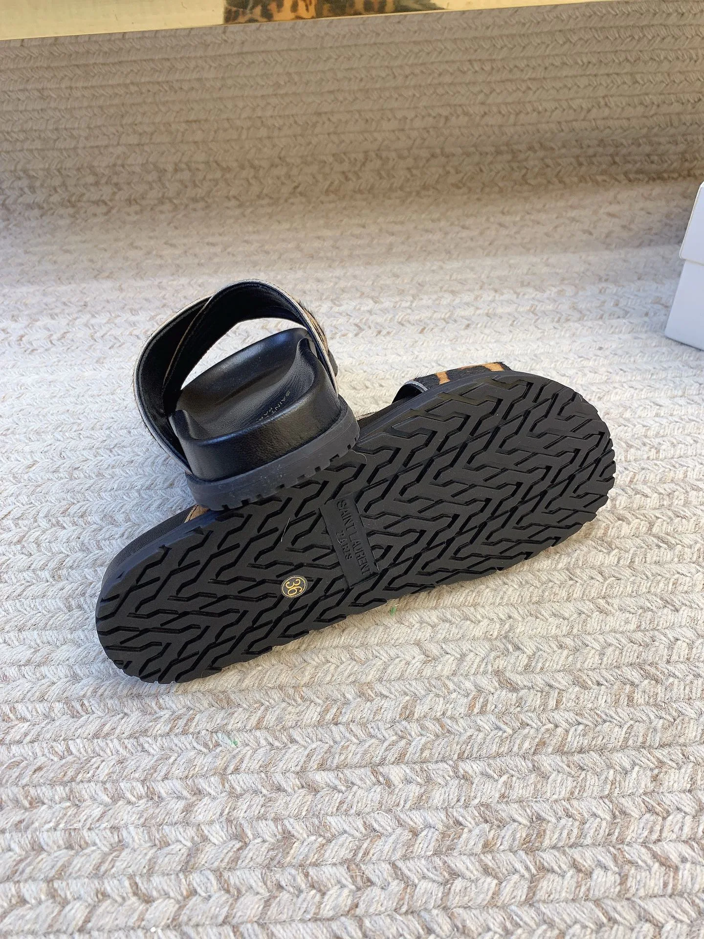 Шлепанцы Женские Saint Laurent 950831