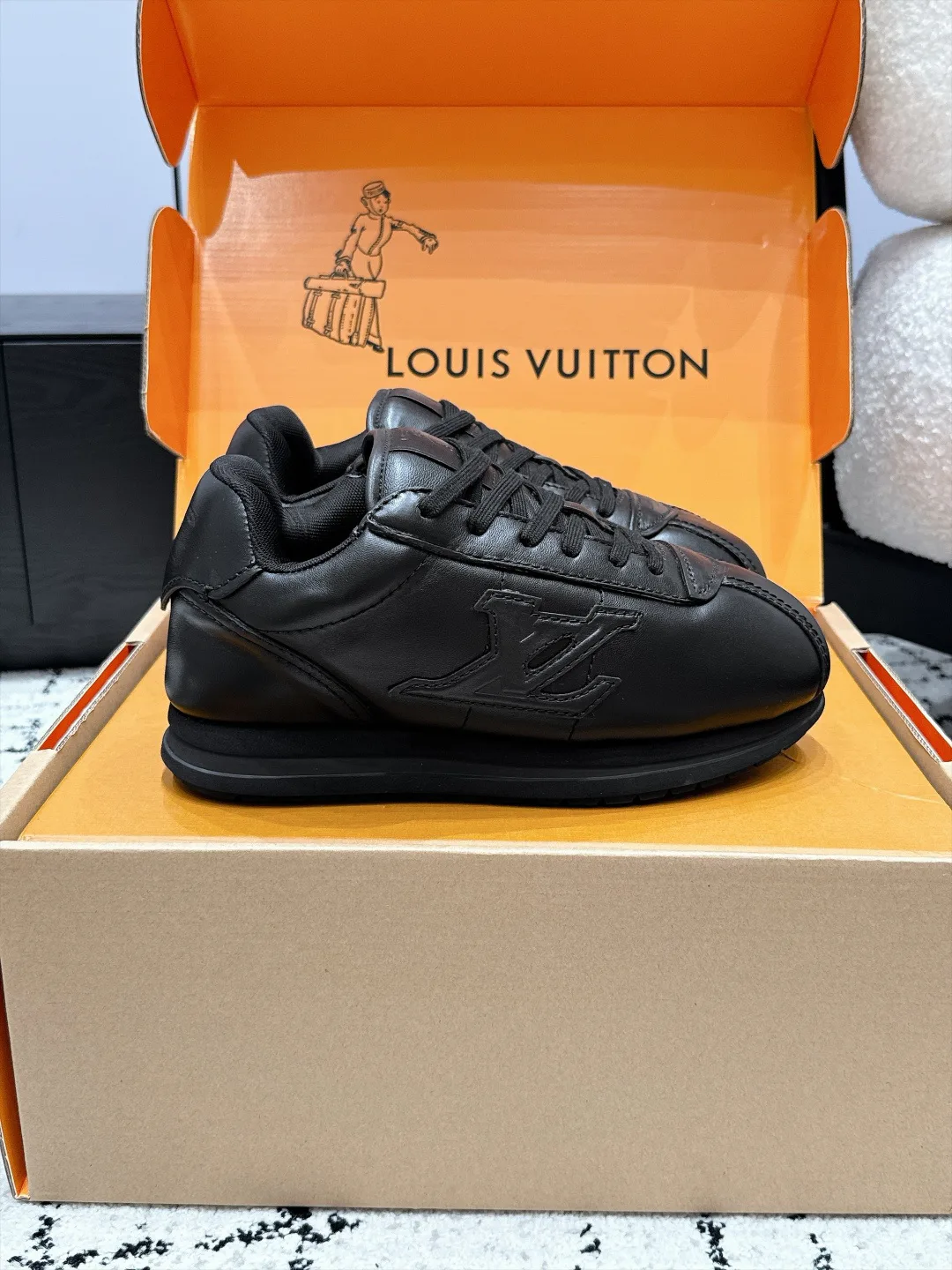 Кроссовки Женские Louis Vuitton 18406483
