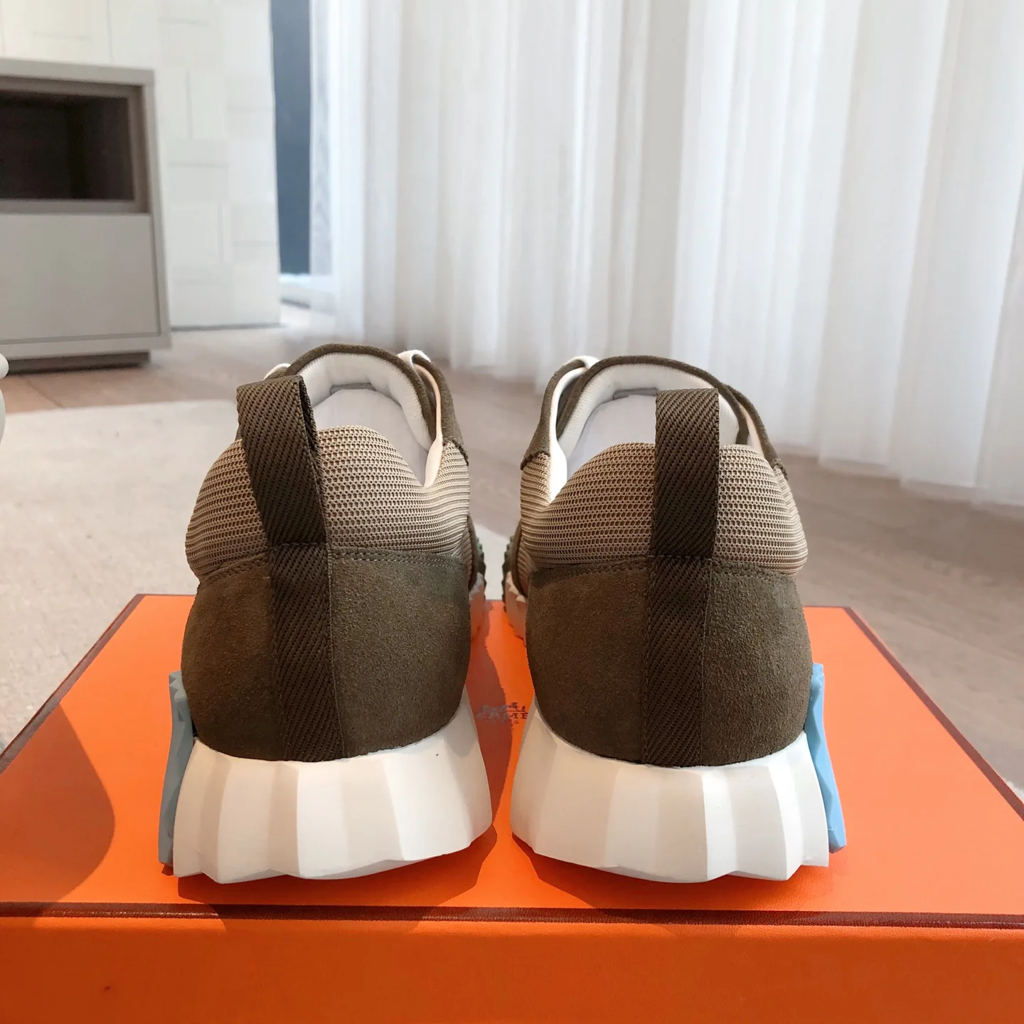 Кроссовки Женские Hermes 17763696