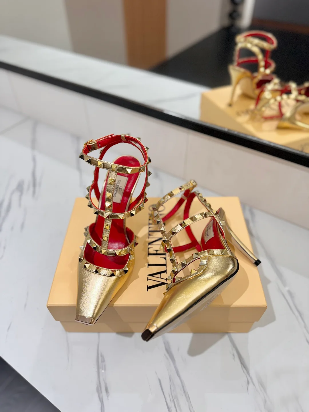 Босоножки Женские Valentino 17305543