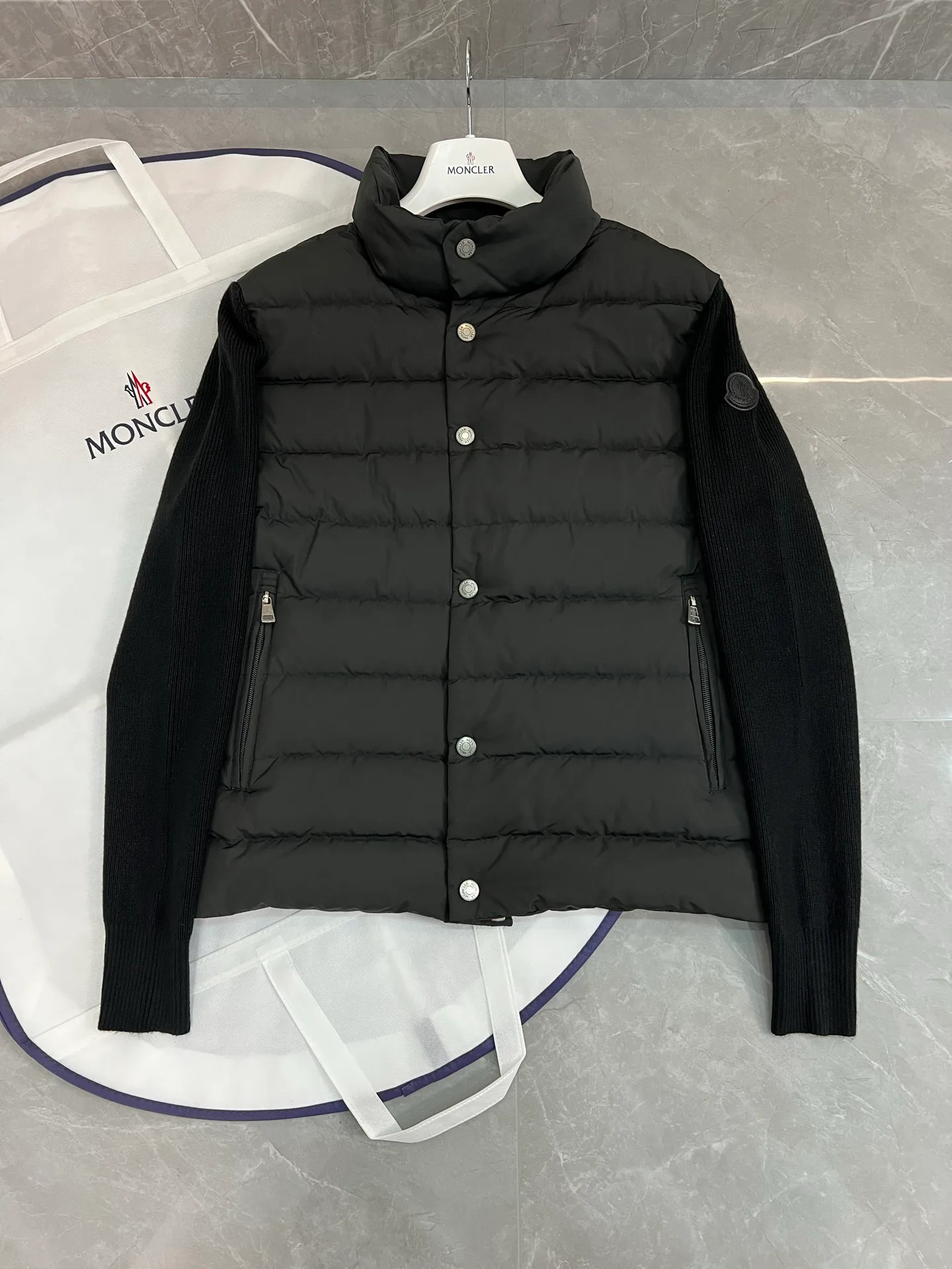 Куртки И Пуховики Женские Moncler 18599839