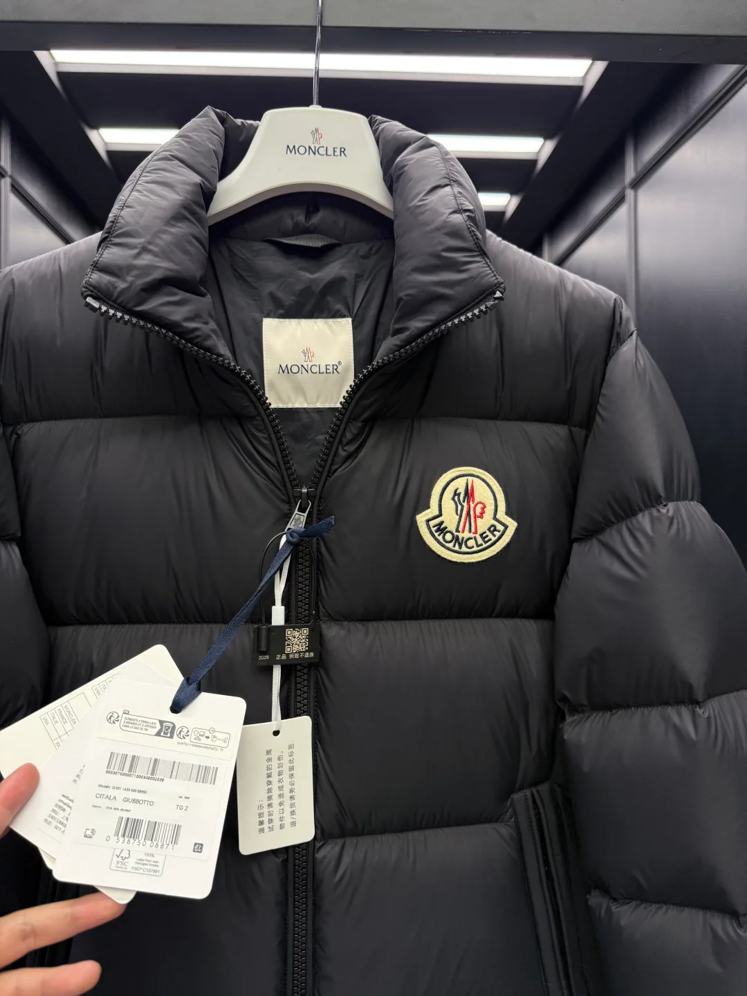 Куртки И Пуховики Мужские Moncler 17918146