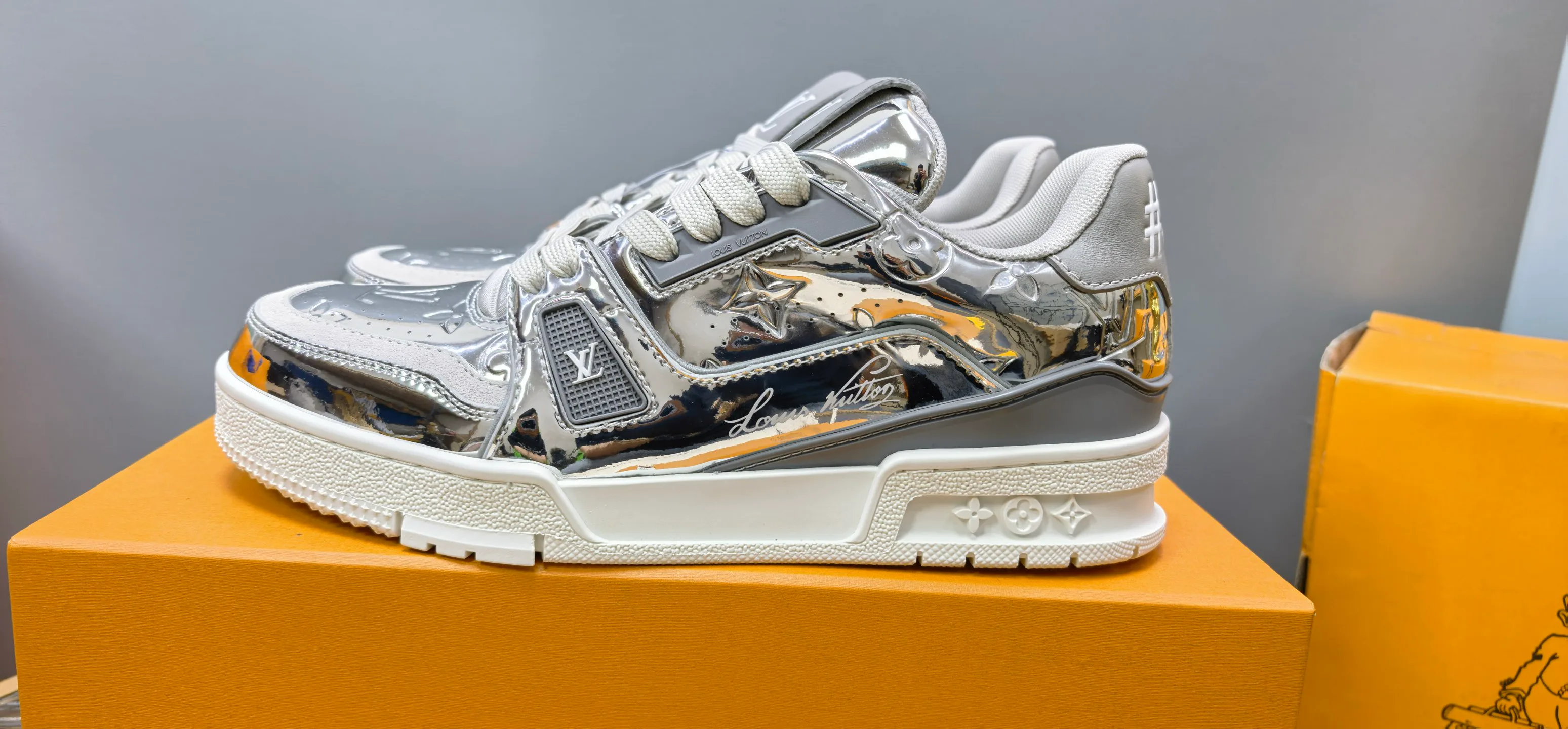 Кроссовки Женские Louis Vuitton 275333