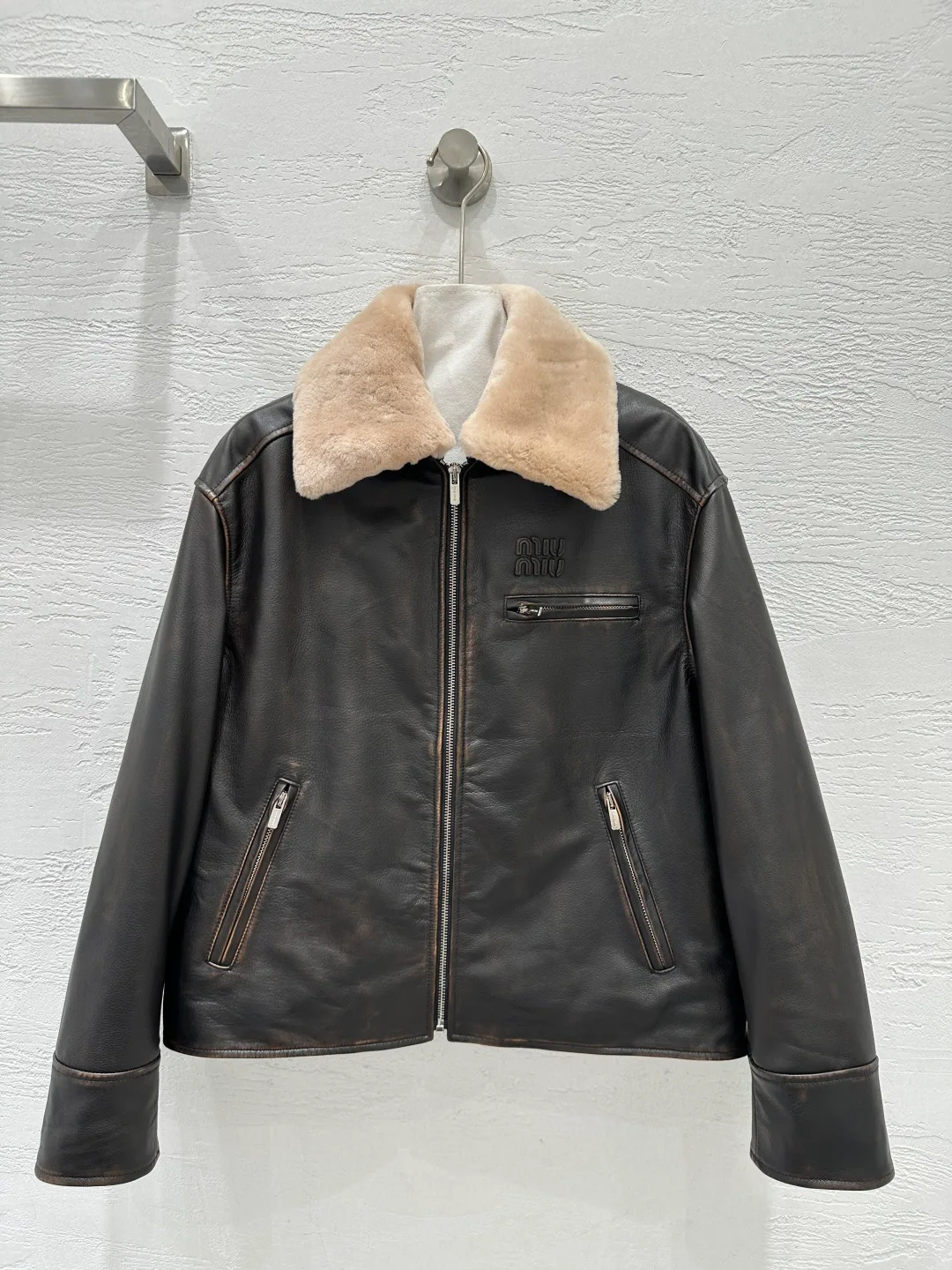 Кожаные Куртки И Дублёнки Женские Miu Miu 853659