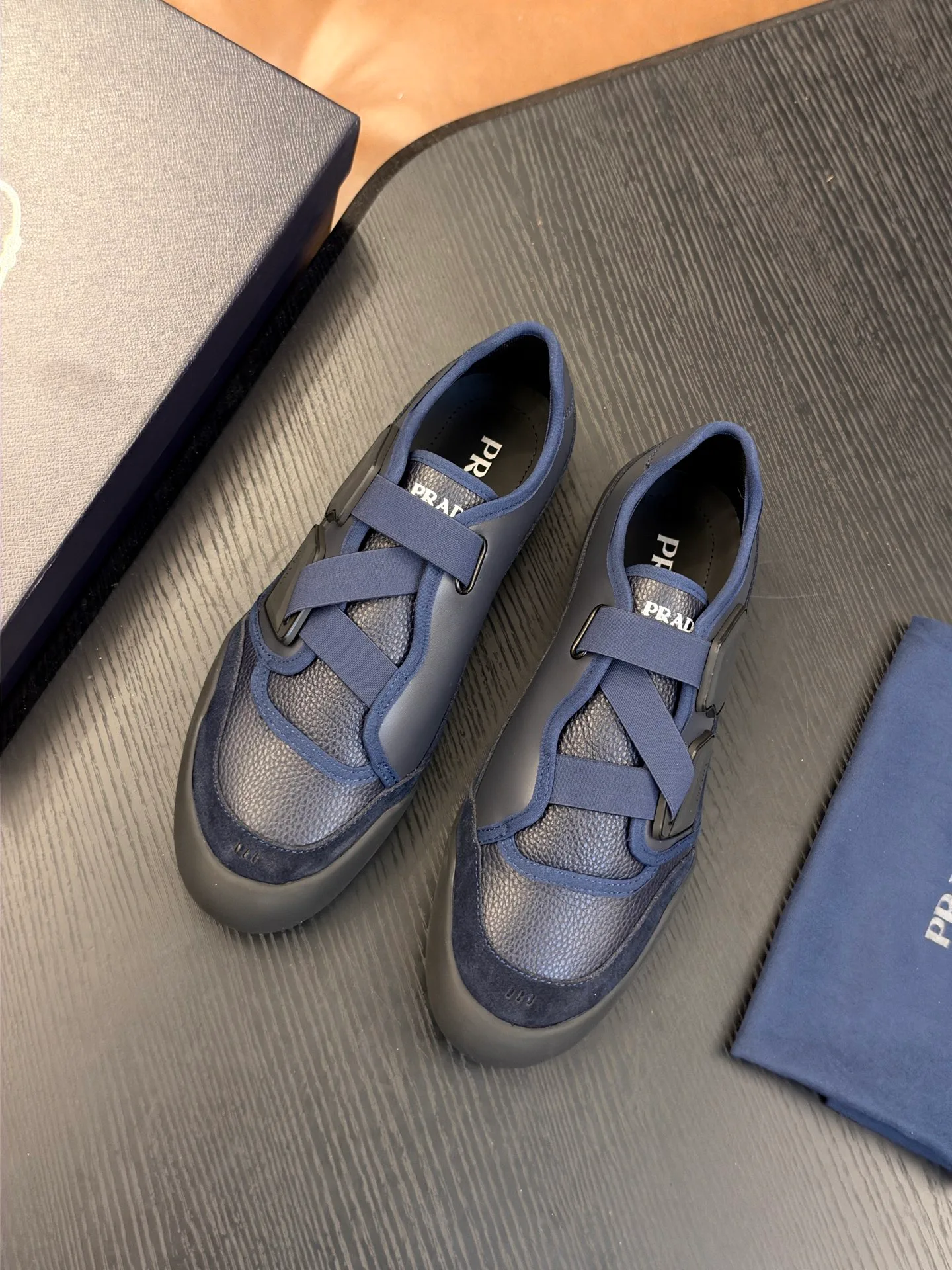 Кроссовки Мужские Prada 19700014