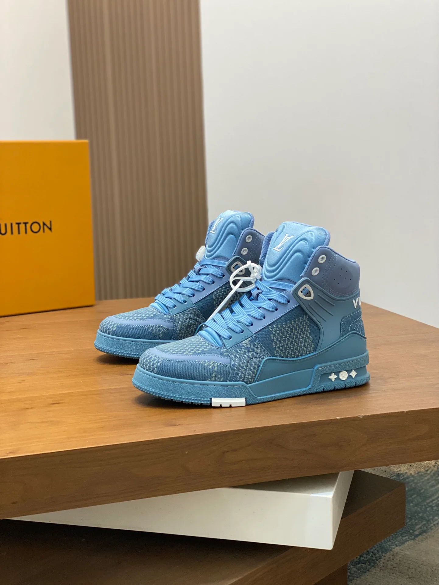 Кроссовки Мужские Louis Vuitton 1483822