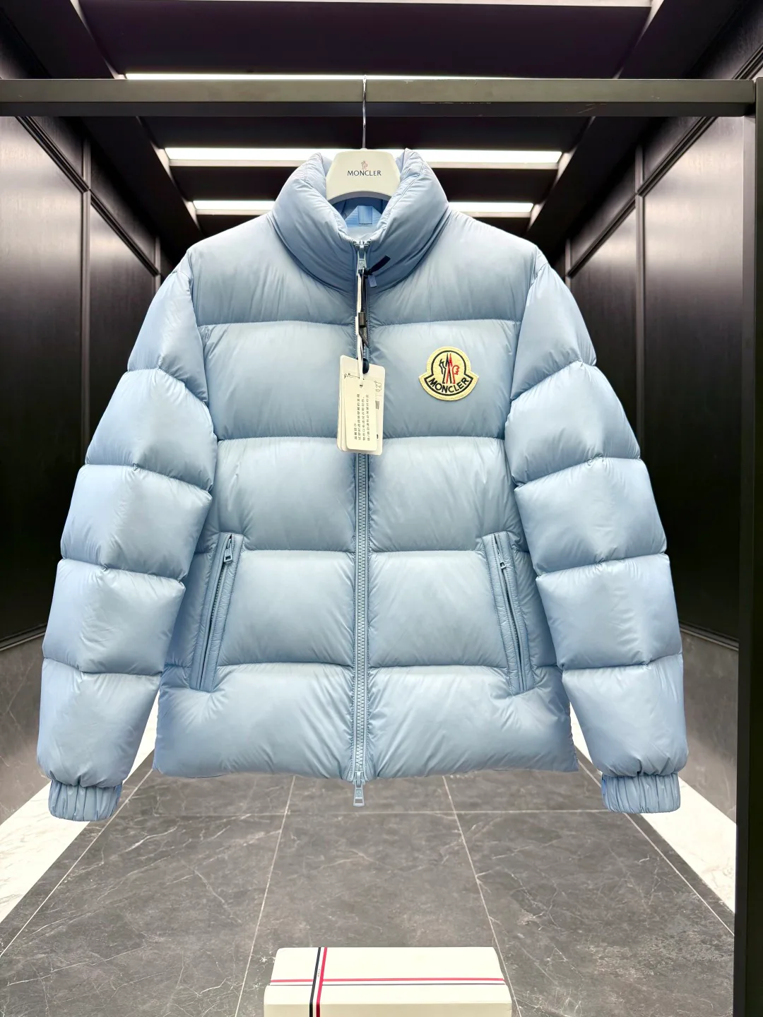 Куртки И Пуховики Мужские Moncler 17918145