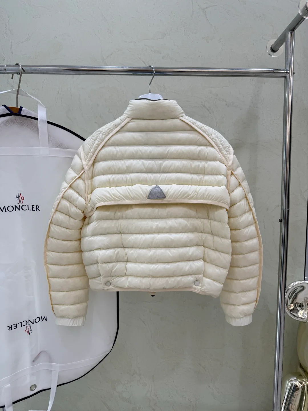 Куртки И Пуховики Женские Moncler 17918896