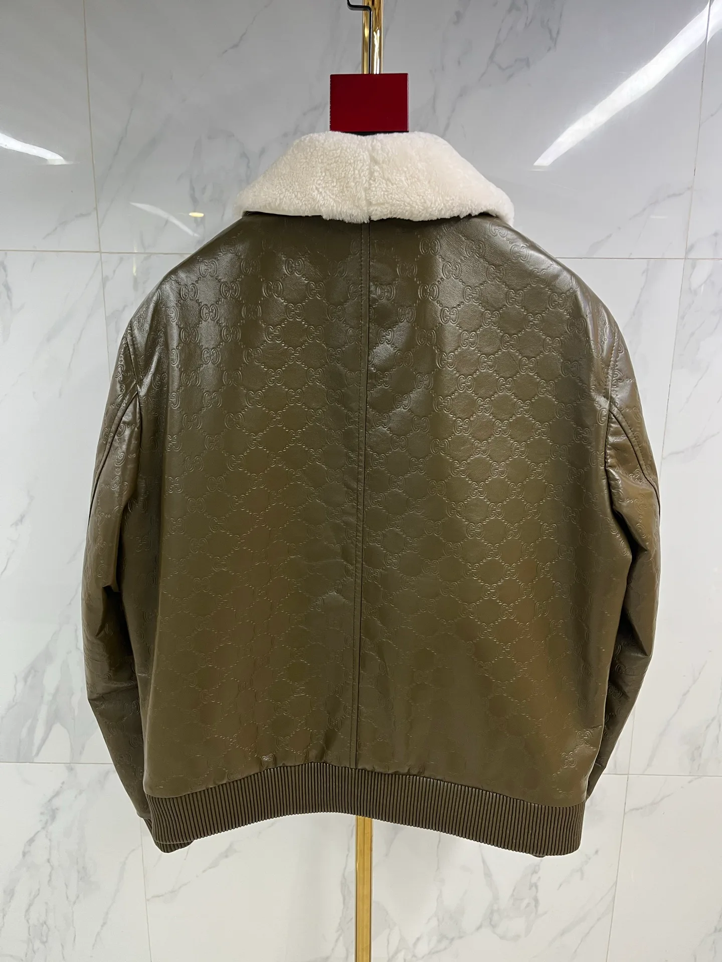 Кожаные Куртки И Дублёнки Мужские Gucci 860131