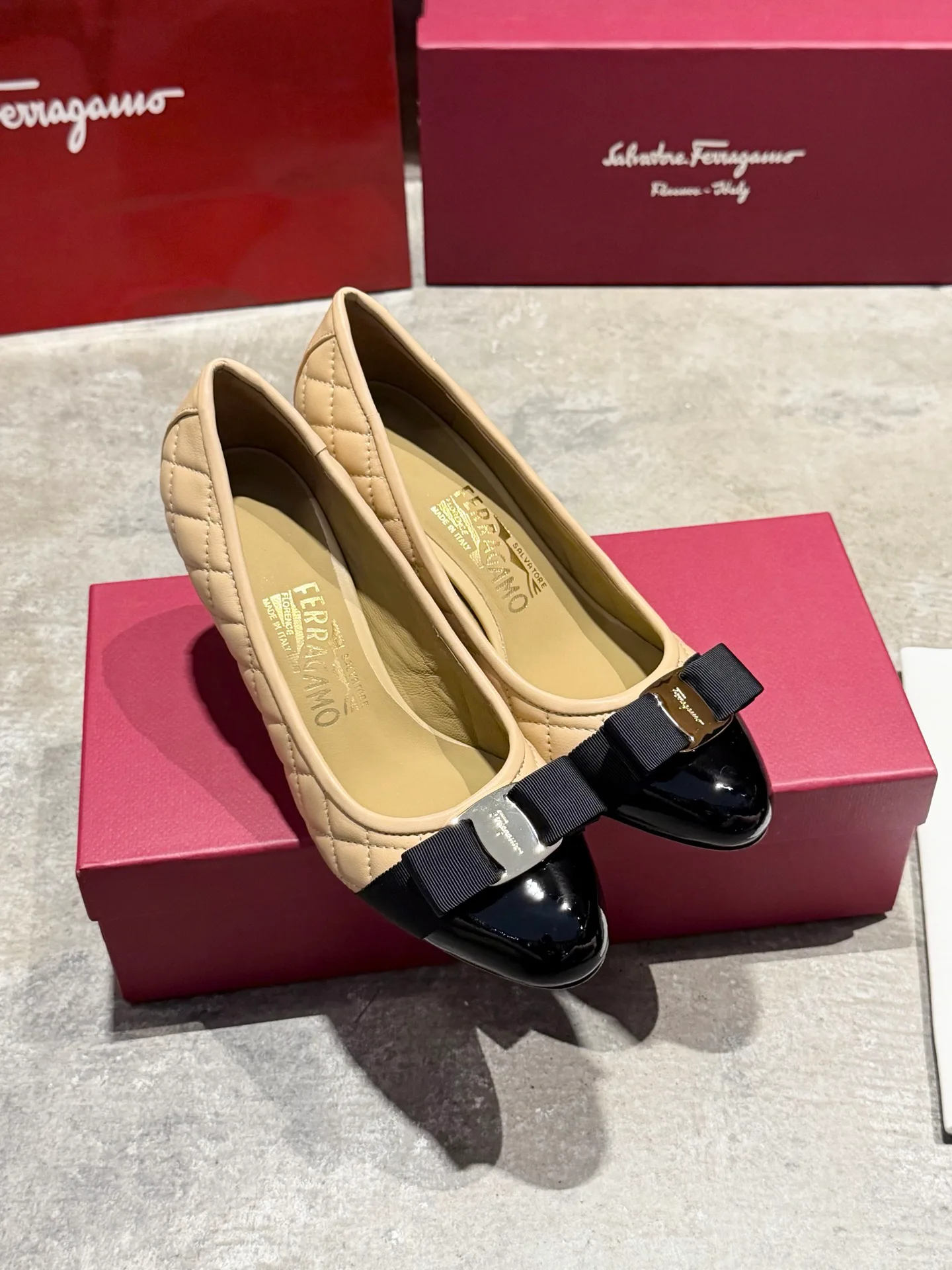 Балетки Женские Salvatore Ferragamo 17642577
