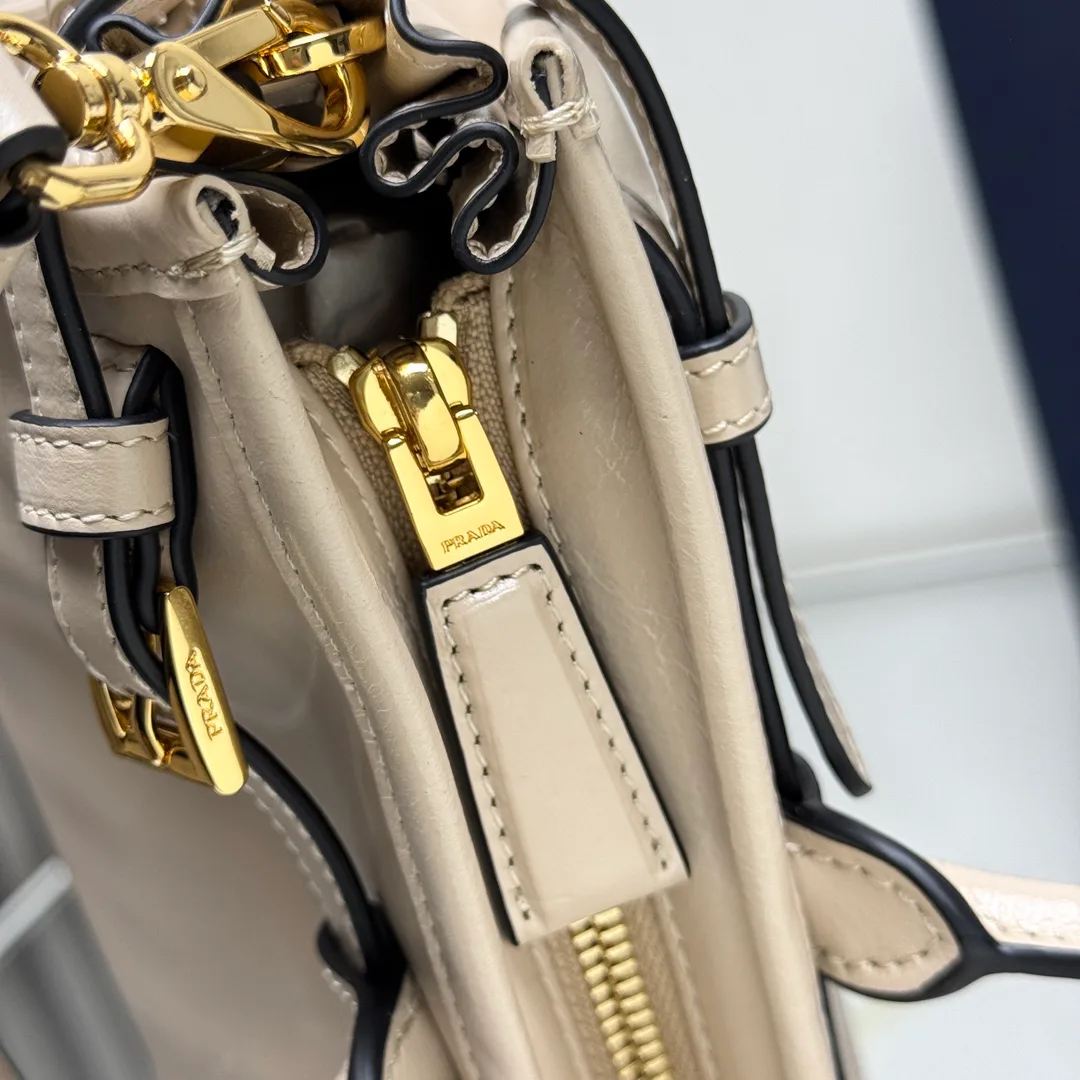 Классические Сумки Женские Prada 10446835