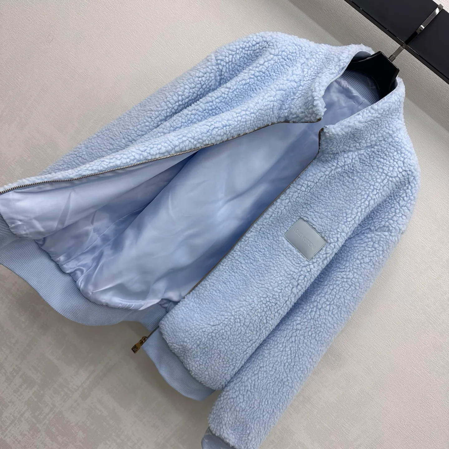 Куртки И Пуховики Женские Louis Vuitton 19167818