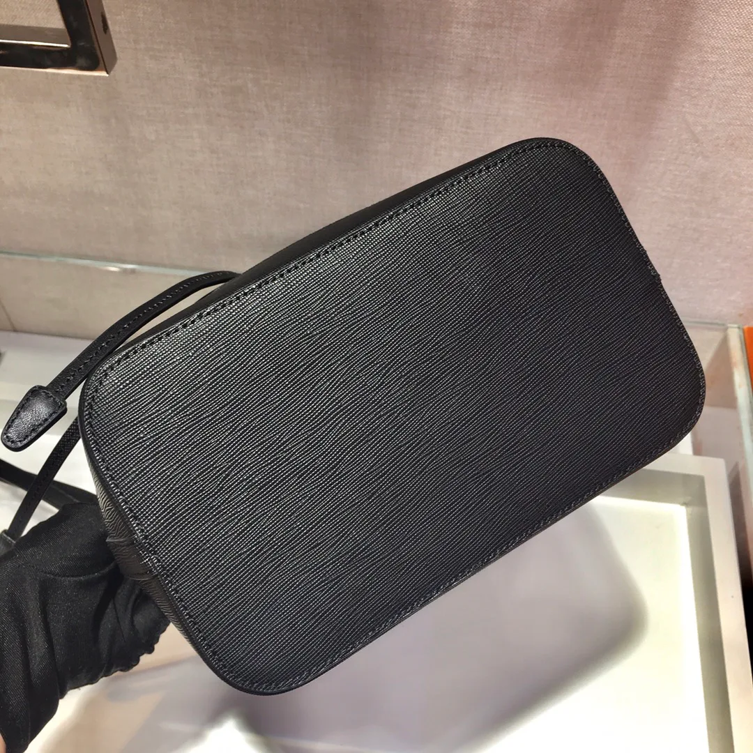 Классические Сумки Женские Prada 11886391