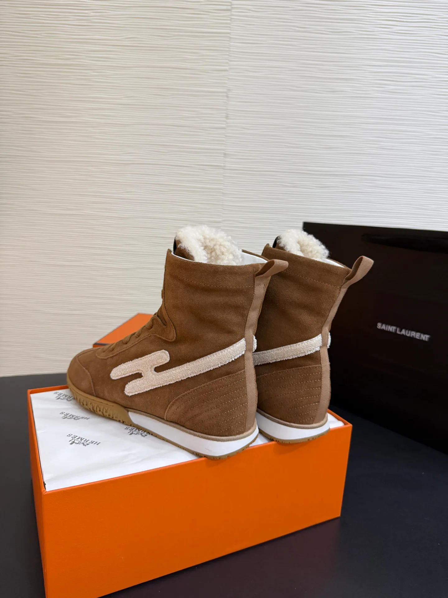 Кроссовки Женские Hermes 19730389