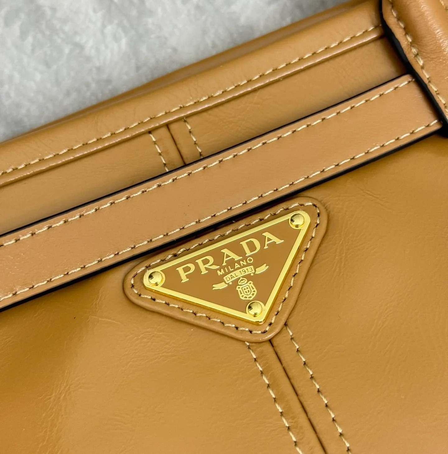 Классические Сумки Женские Prada 11462552