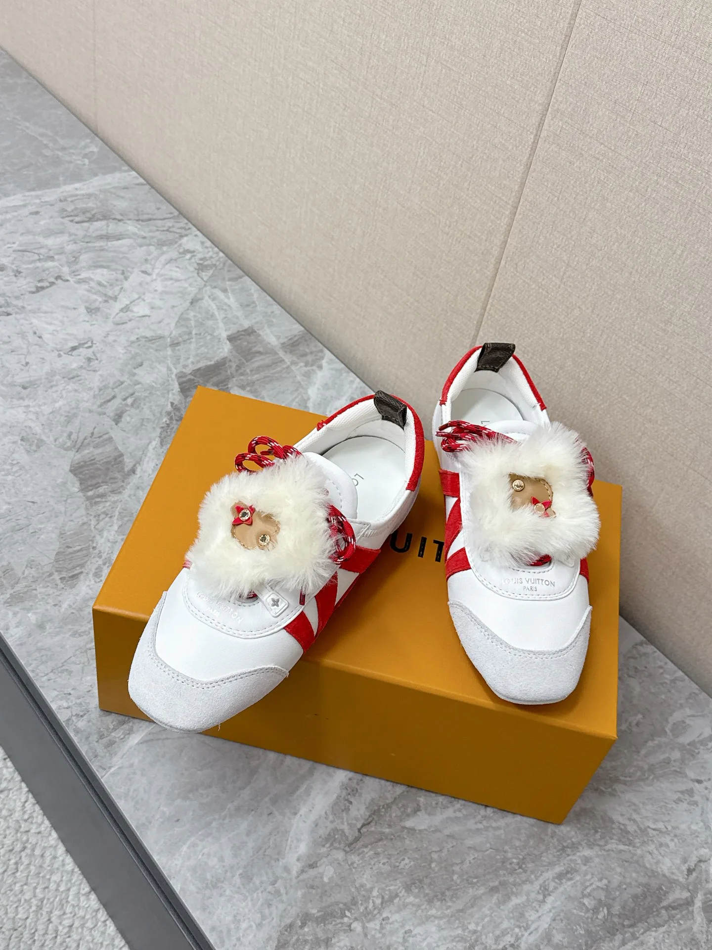 Кроссовки Женские Louis Vuitton 2625299