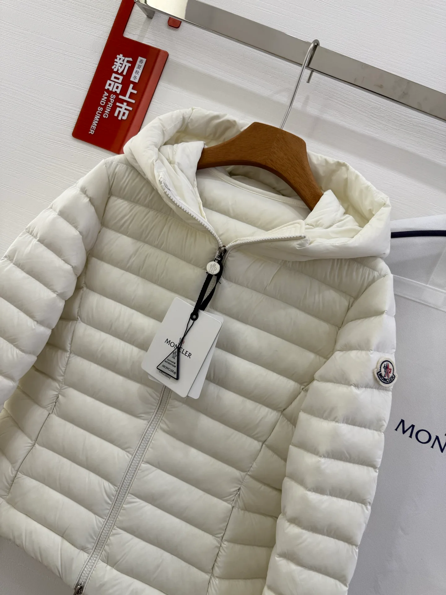 Куртки И Пуховики Женские Moncler 18825216