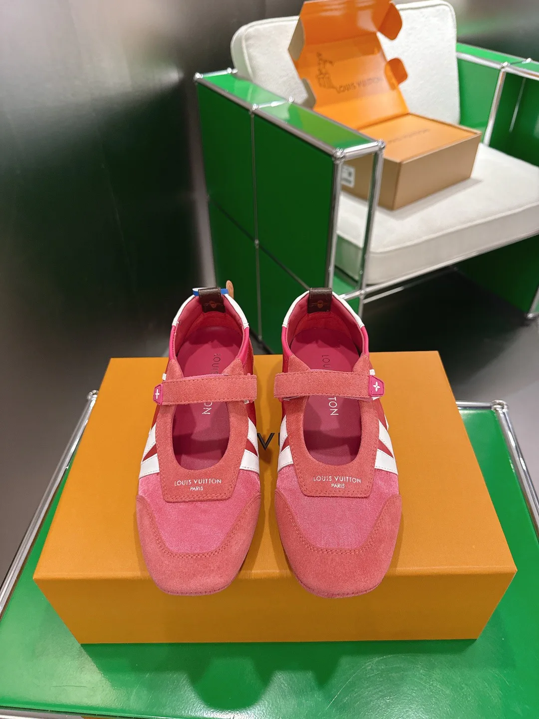 Кроссовки Женские Louis Vuitton 10270255