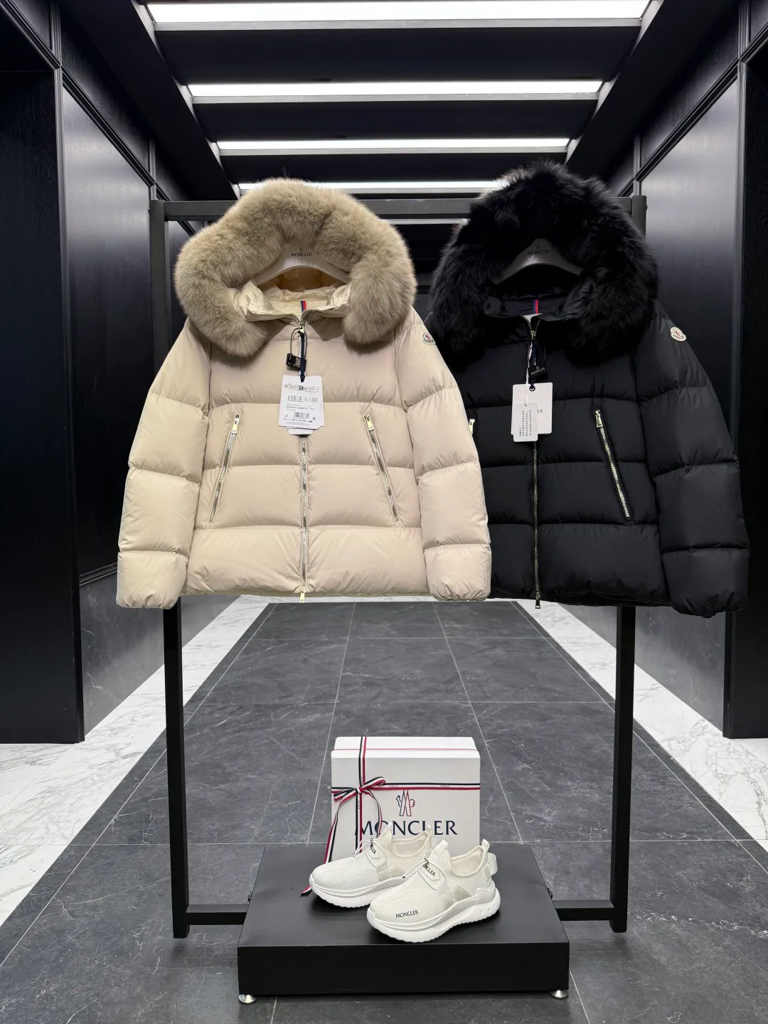 Куртки И Пуховики Женские Moncler 17964587