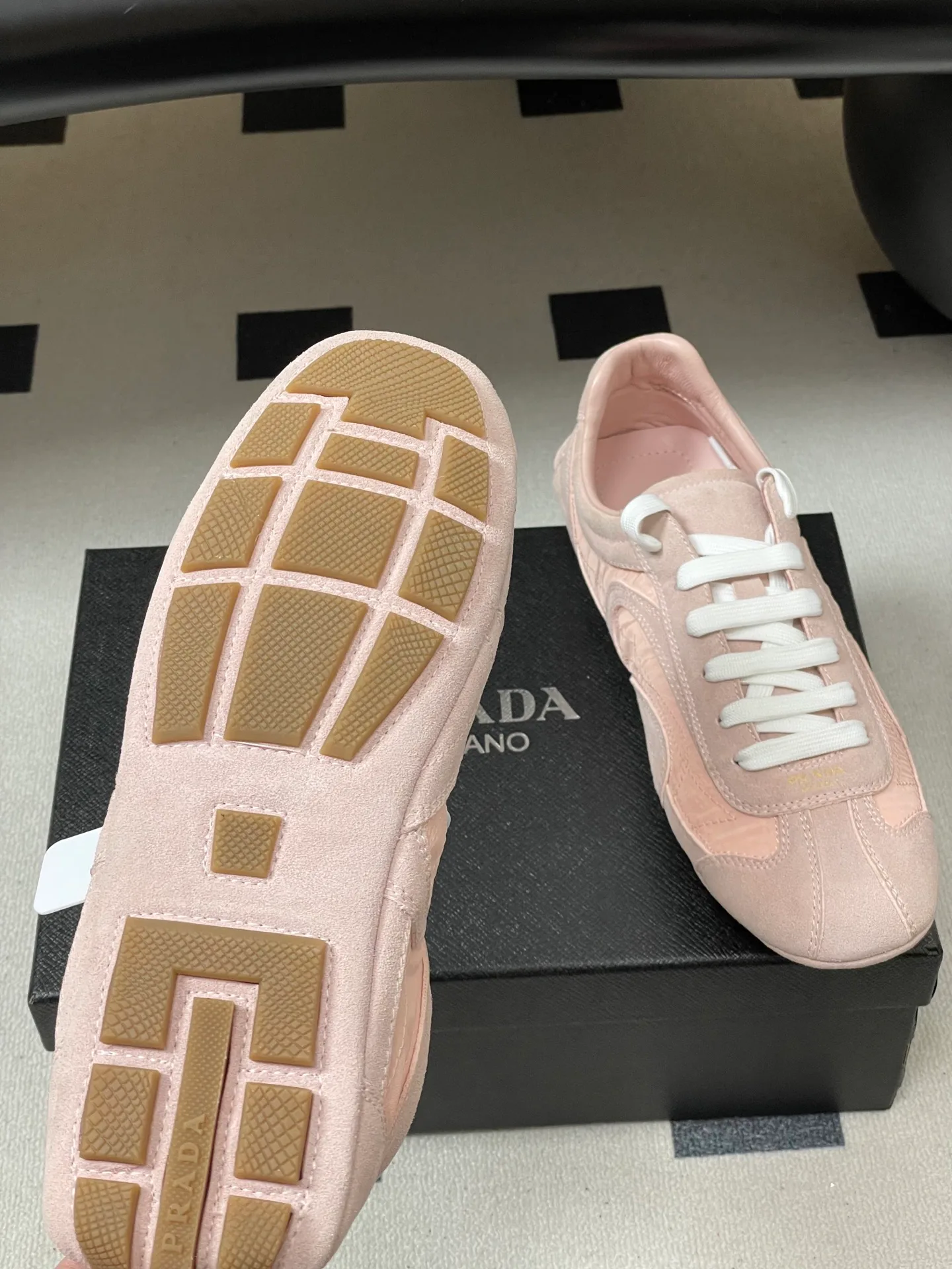 Кроссовки Женские Prada 12810929