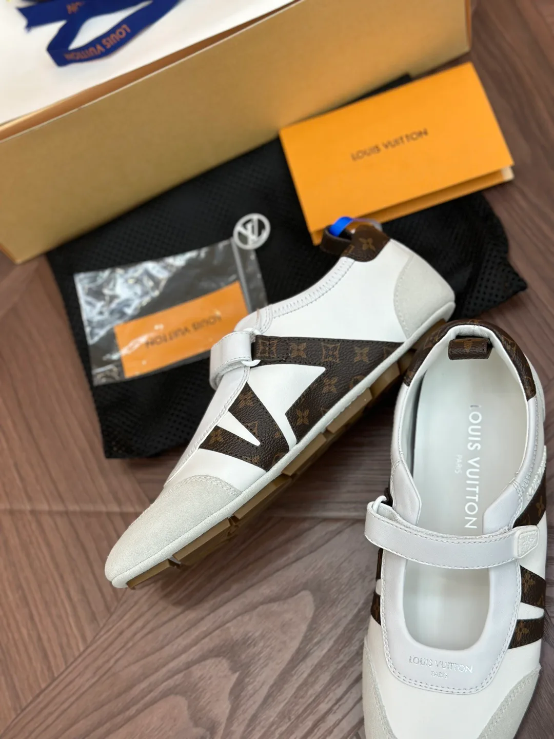 Кроссовки Женские Louis Vuitton 19480021