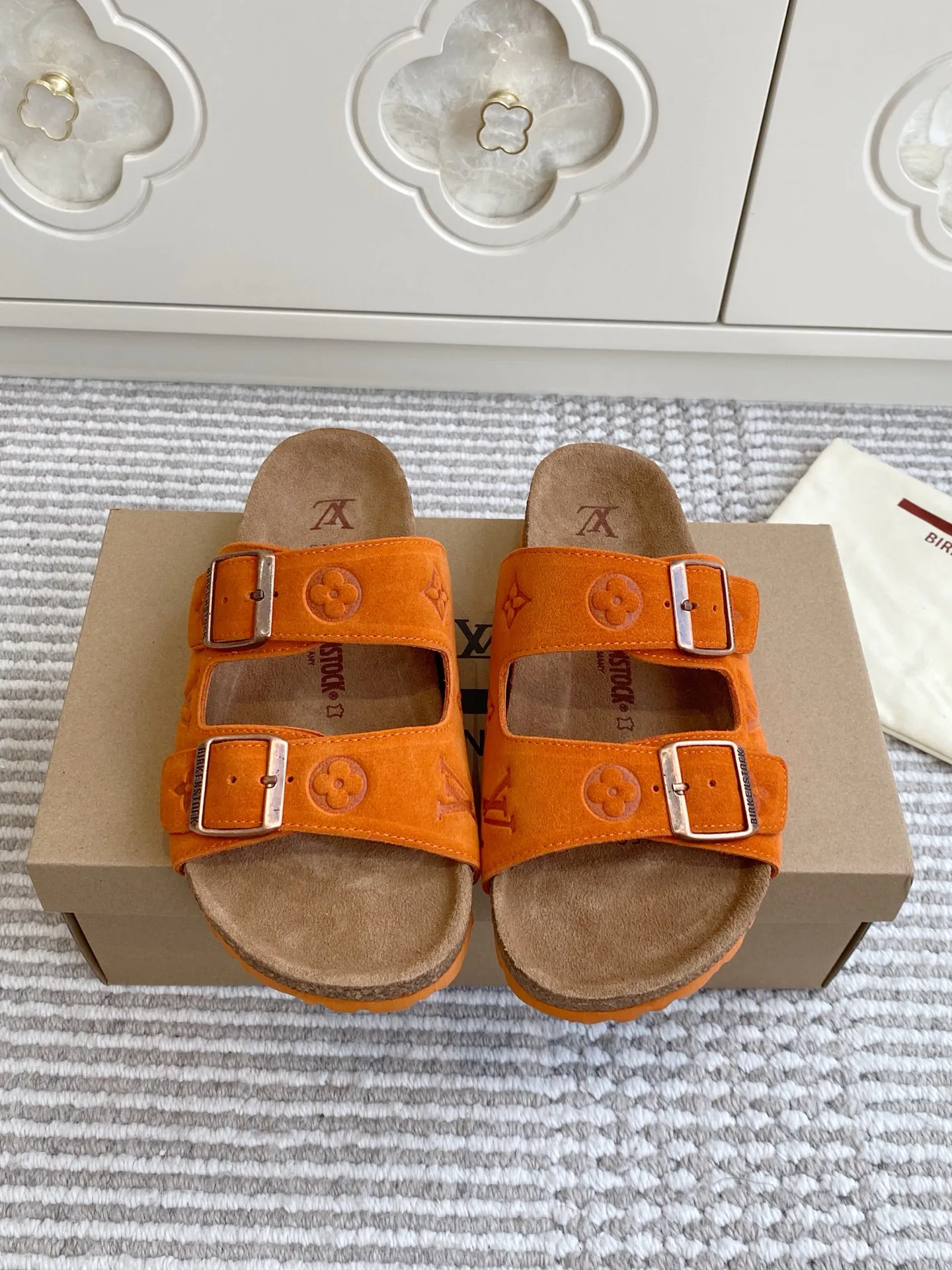 Шлепанцы Женские Louis Vuitton 11599276