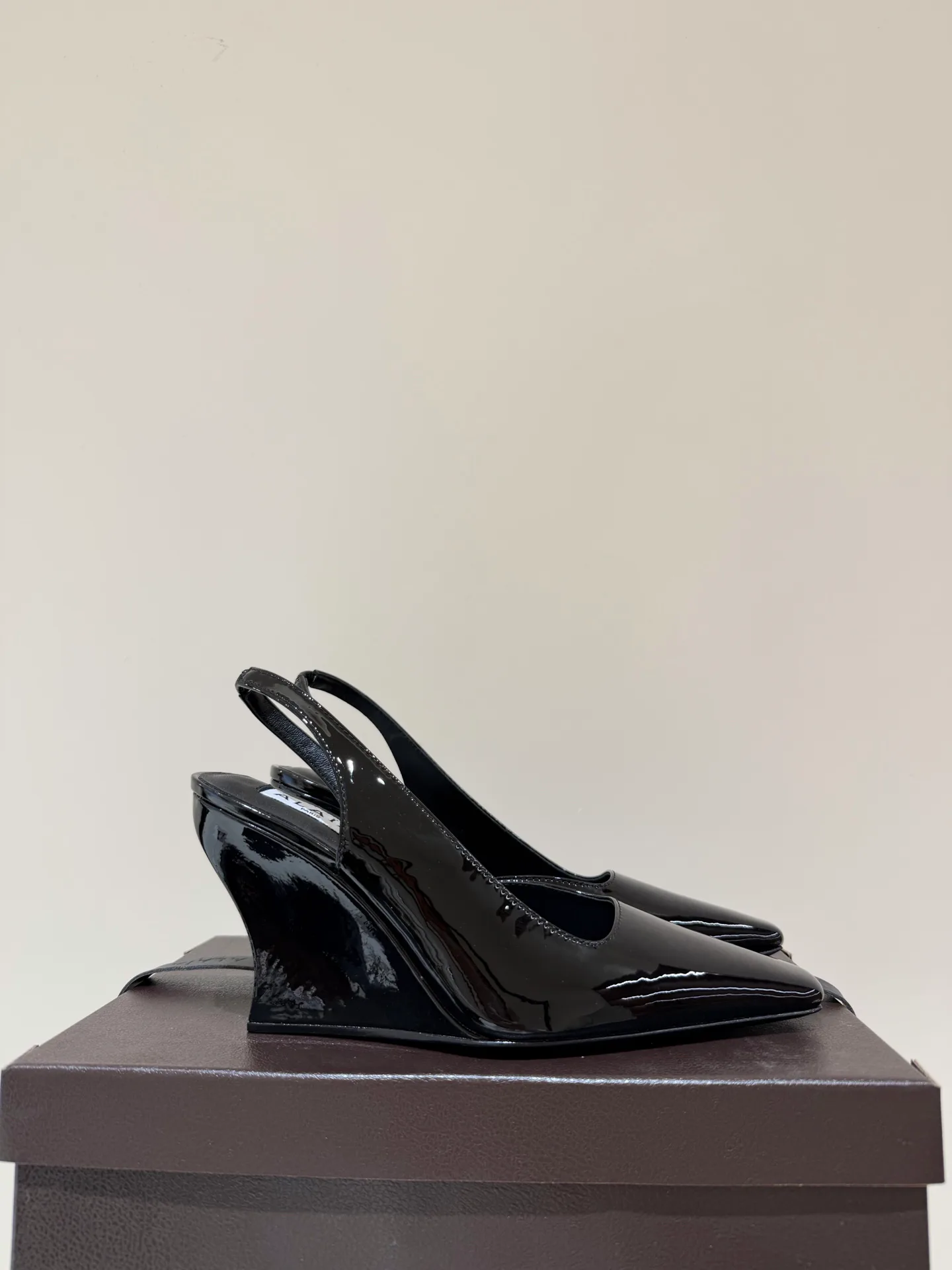 Босоножки Женские Alaia 11630903