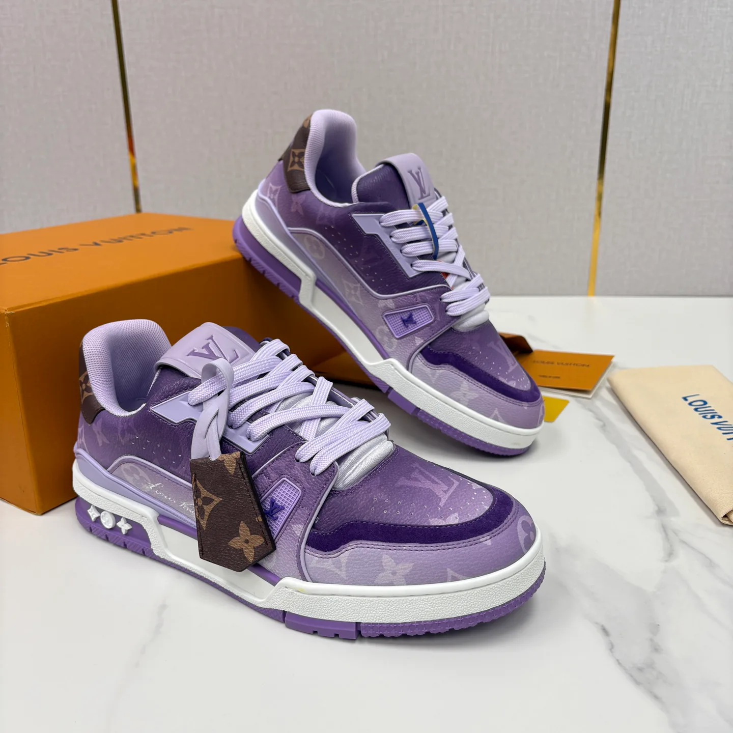 Кроссовки Женские Louis Vuitton 13140857