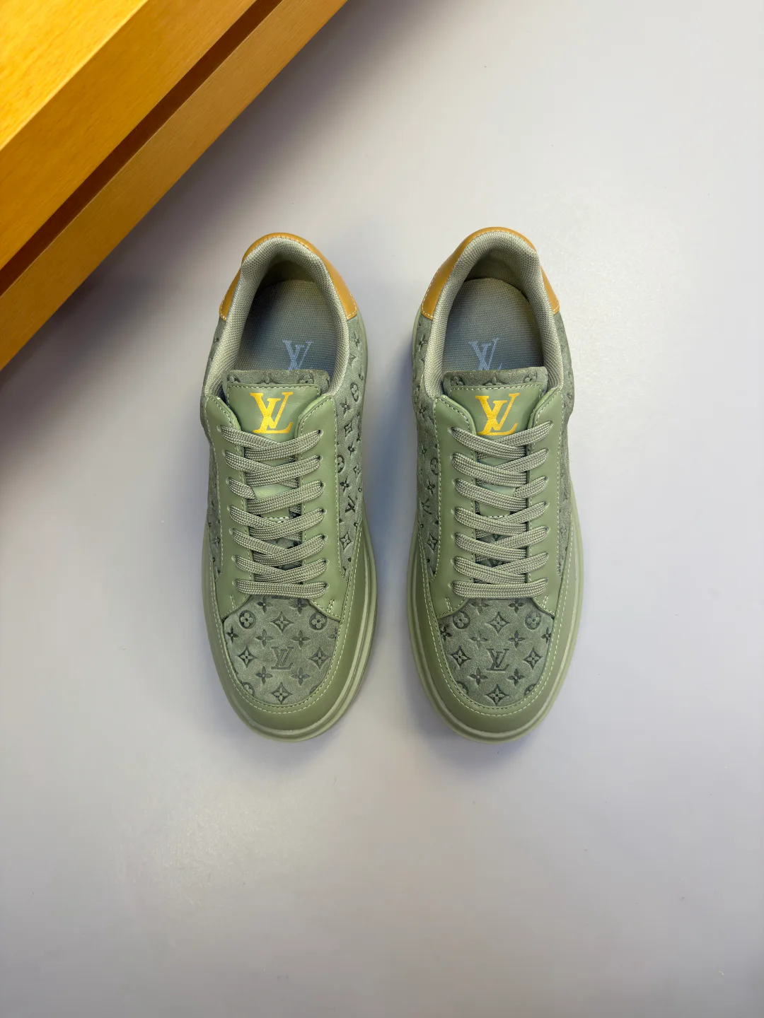 Кроссовки Женские Louis Vuitton 17765803