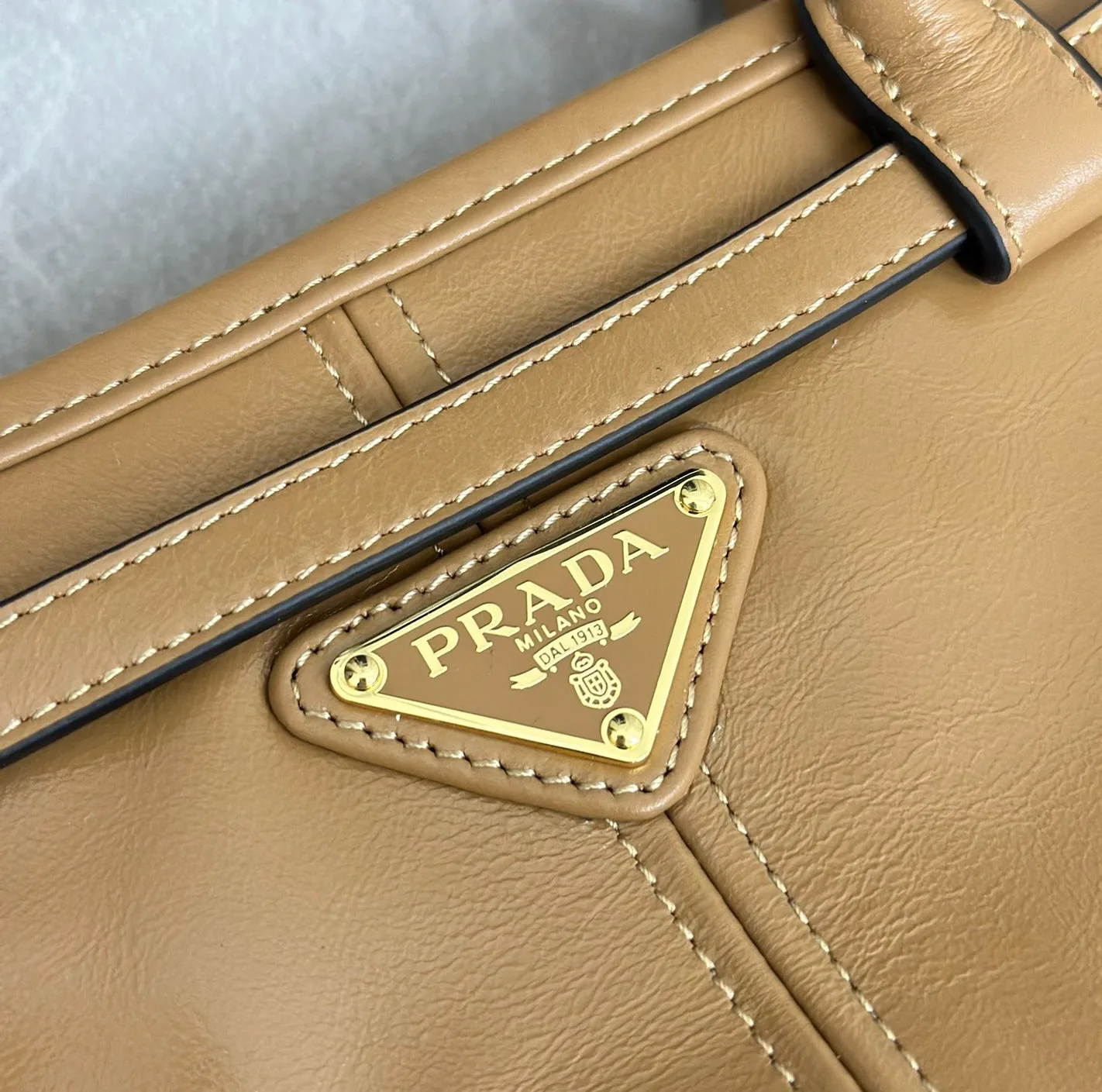 Классические Сумки Женские Prada 11462484