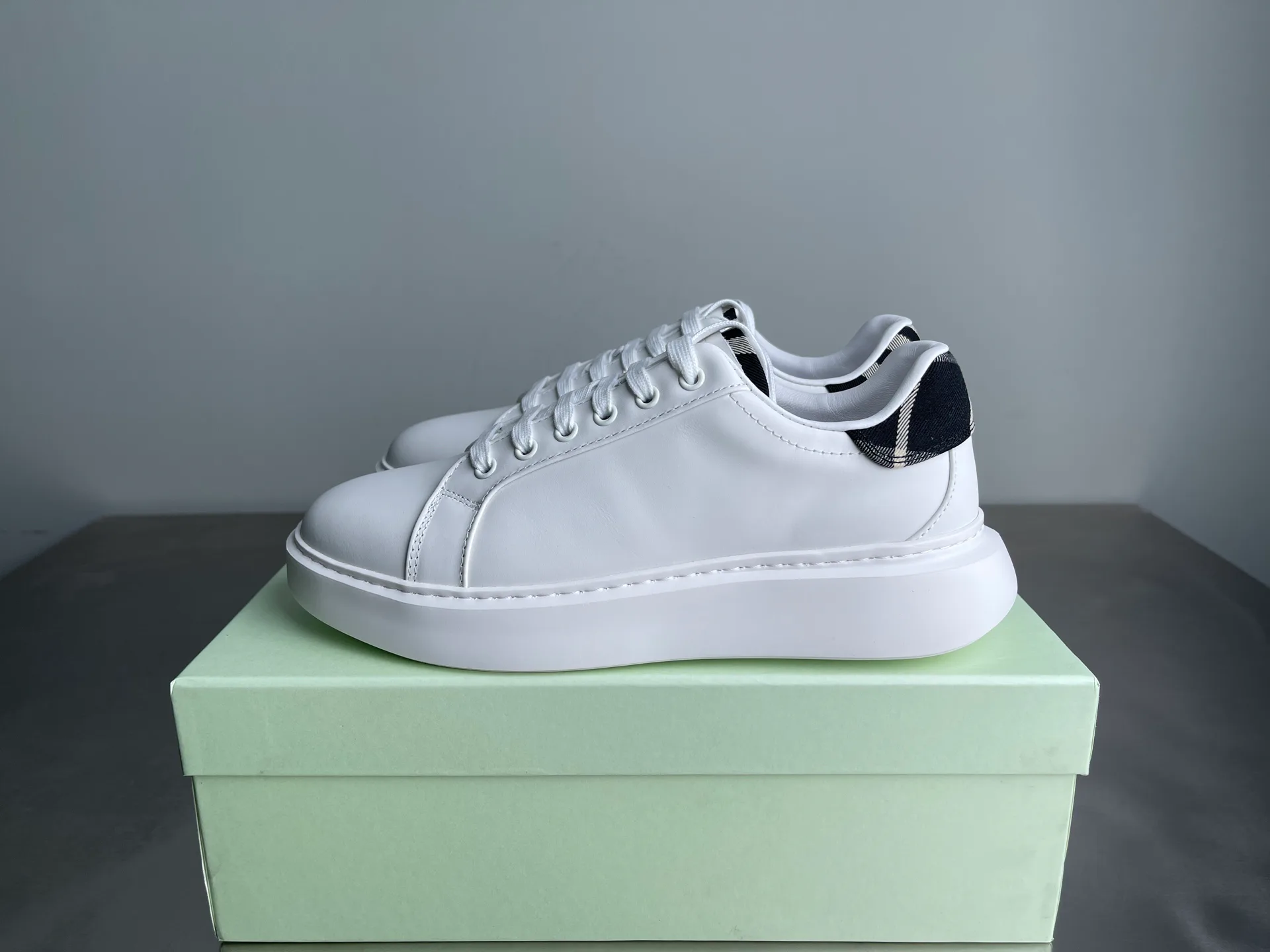 Кроссовки Мужские Burberry 11460318