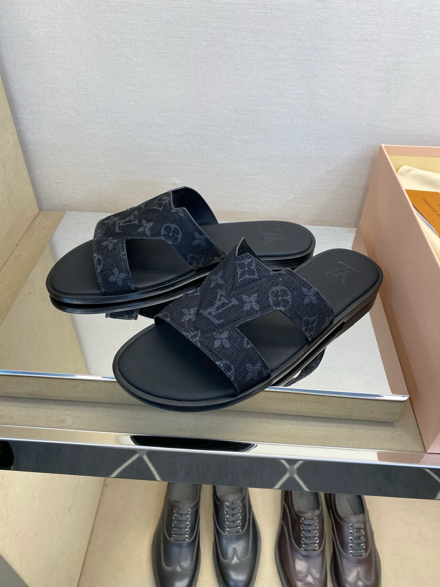 Шлепанцы Мужские Louis Vuitton 11956878