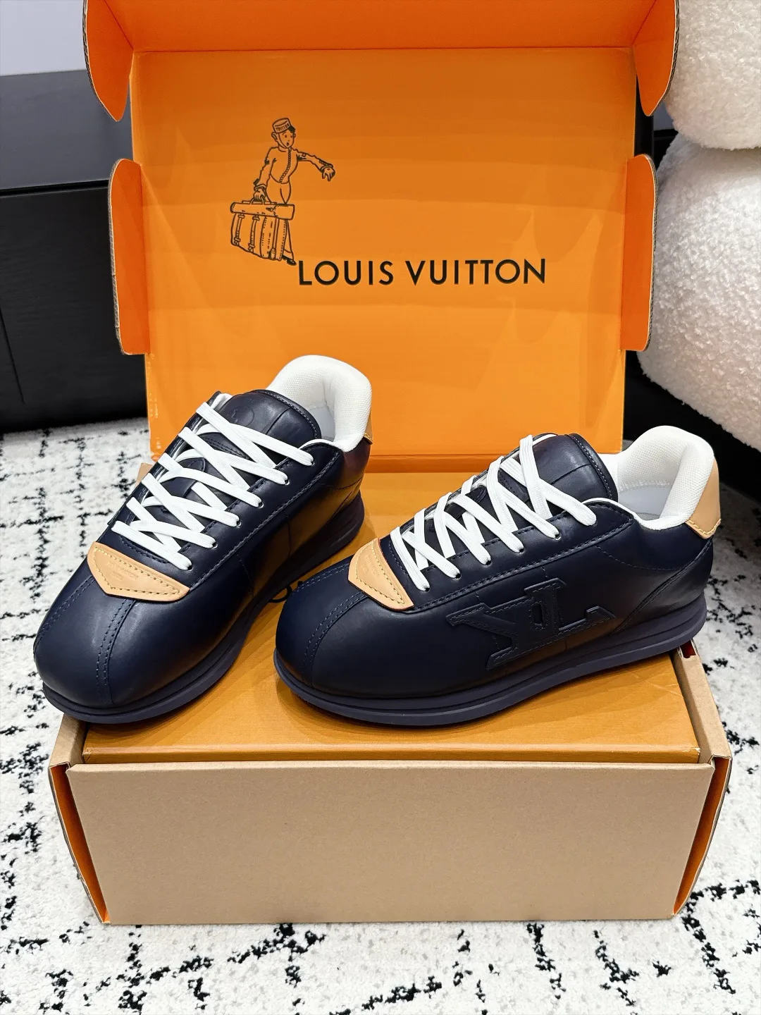 Кроссовки Женские Louis Vuitton 18406487