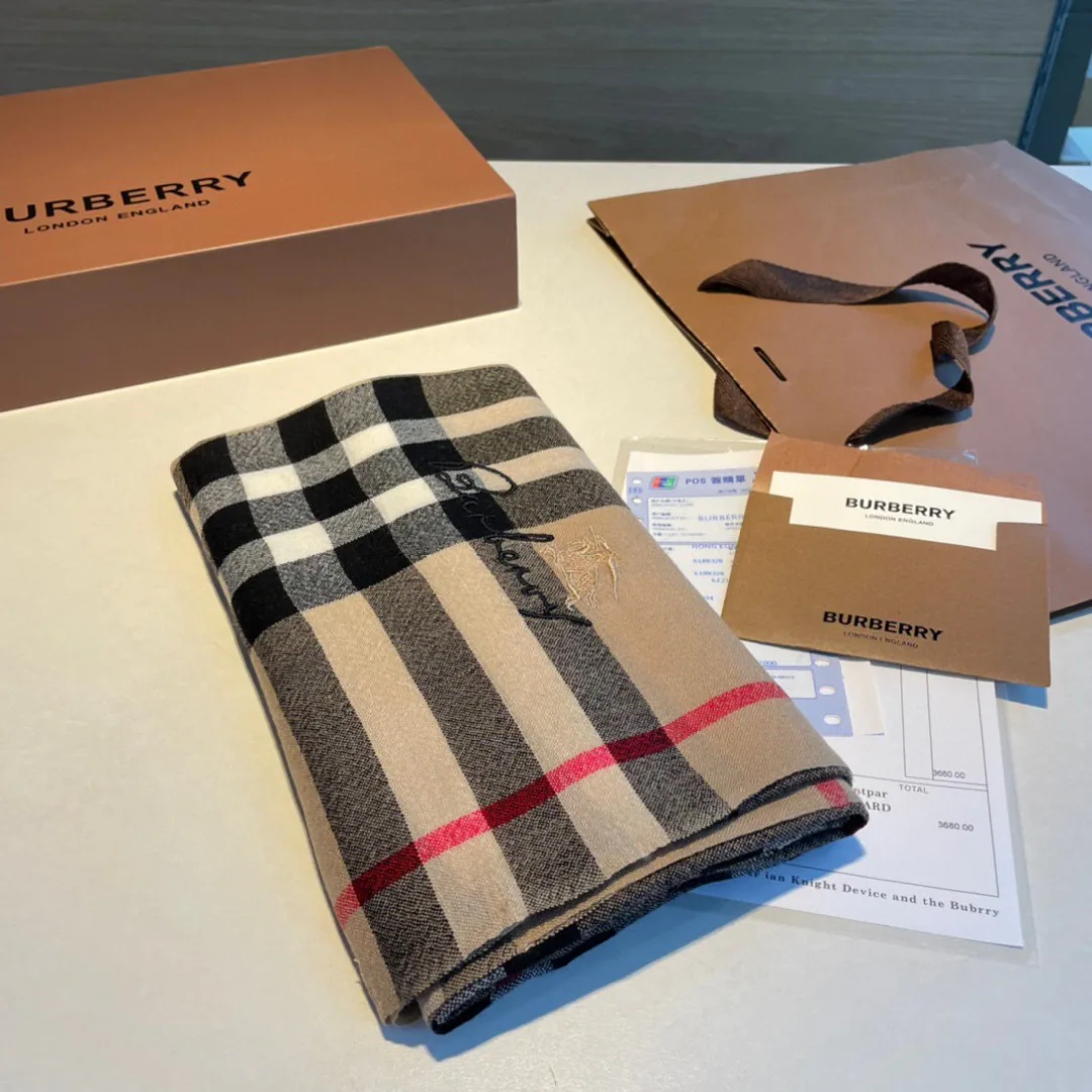 Шарфы Burberry 18449889