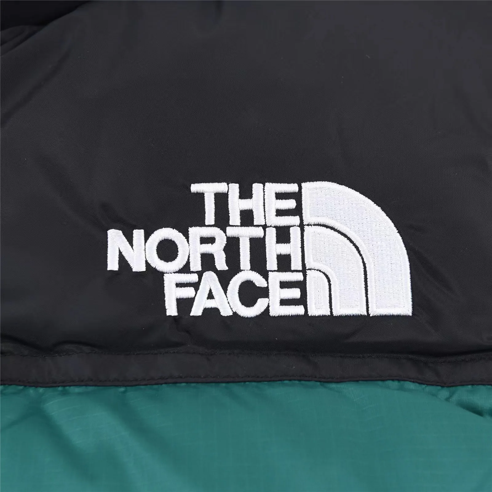 Жилеты Женские The North Face 19296957