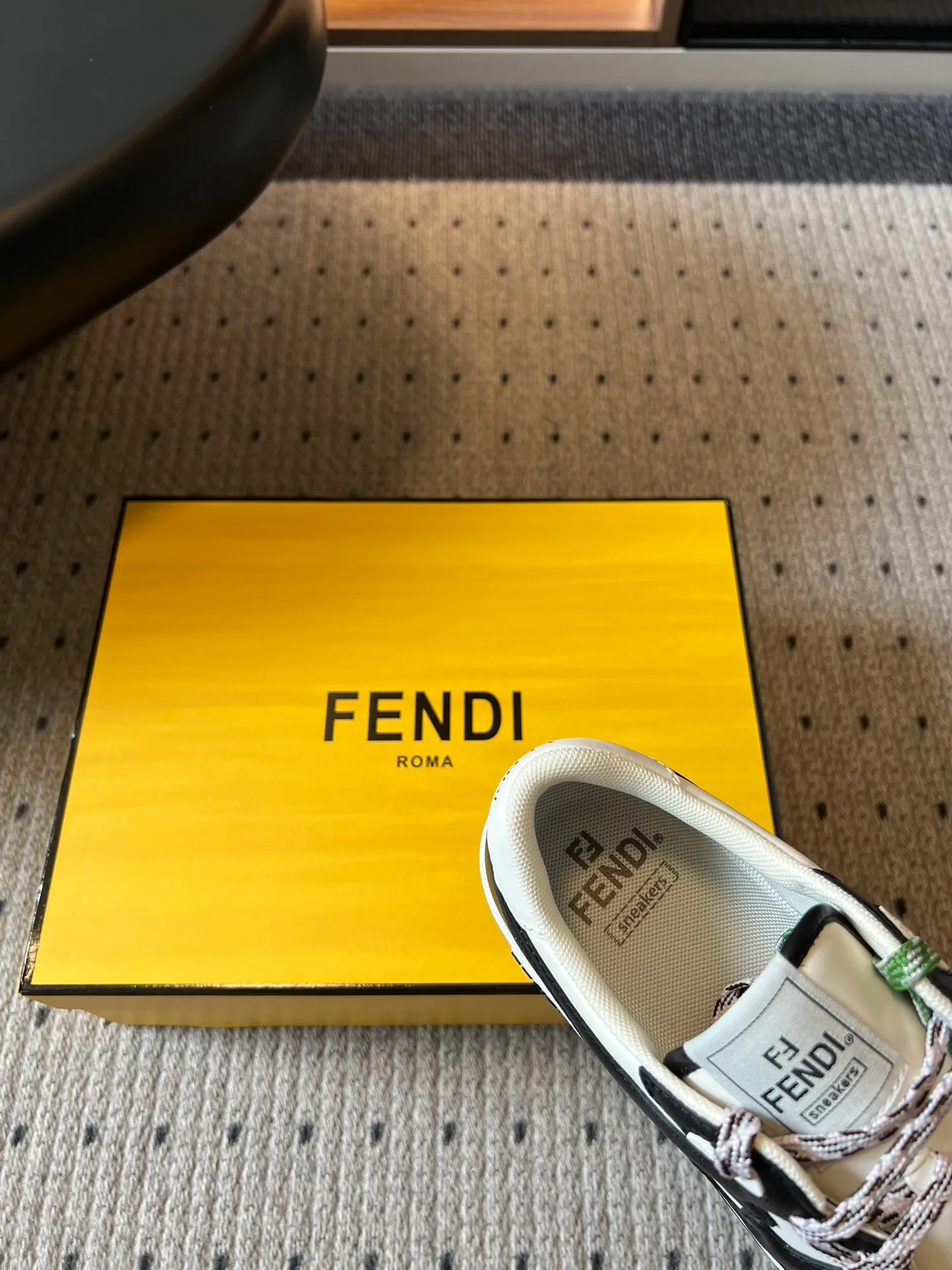 Кроссовки Женские Fendi 18497966
