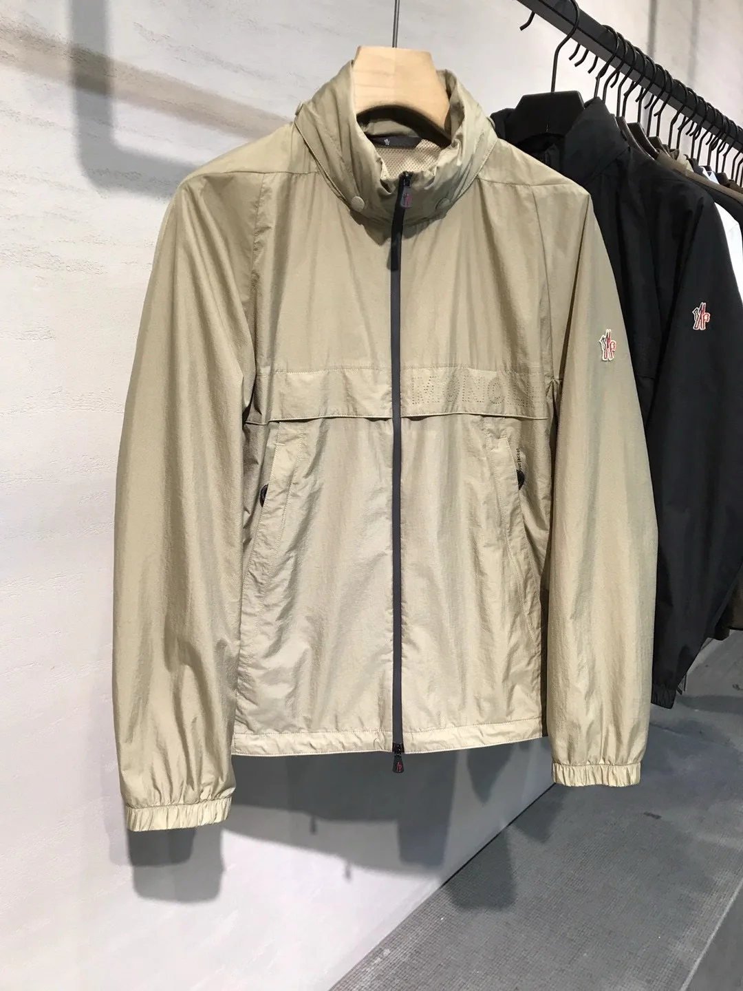 Куртки И Пуховики Мужские Moncler 11651513