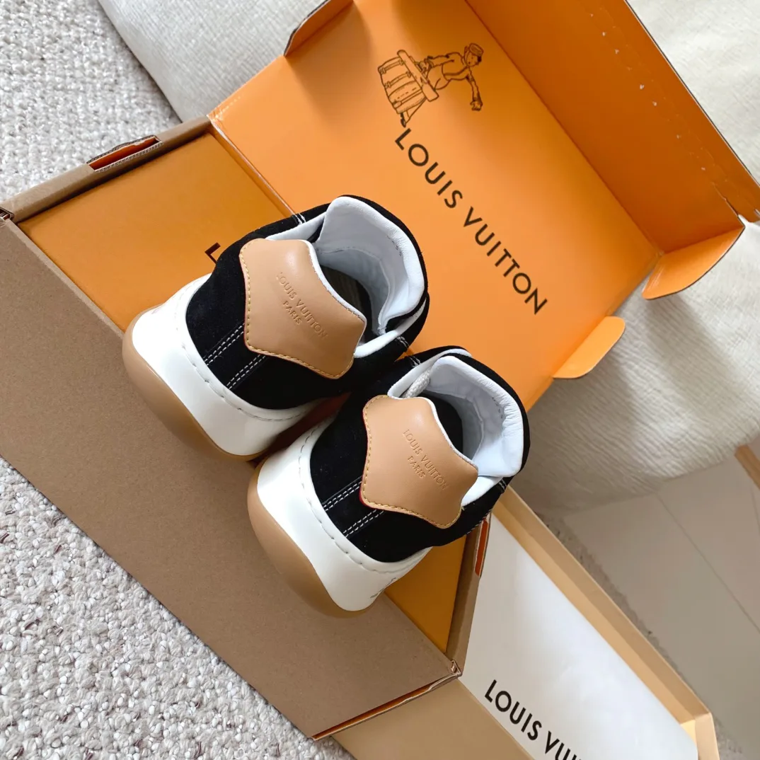 Кроссовки Женские Louis Vuitton 18375787