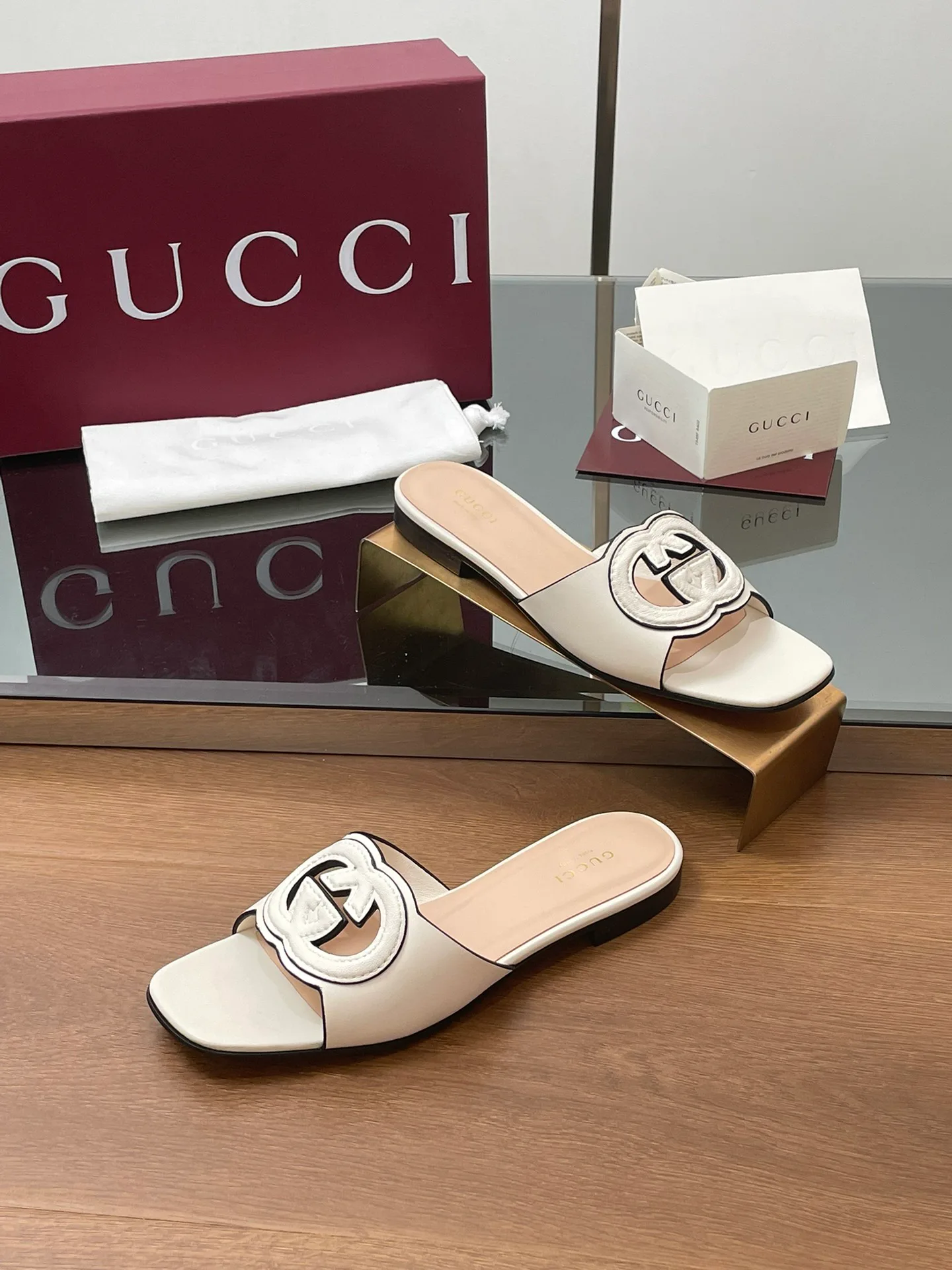 Шлепанцы Женские Gucci 11575