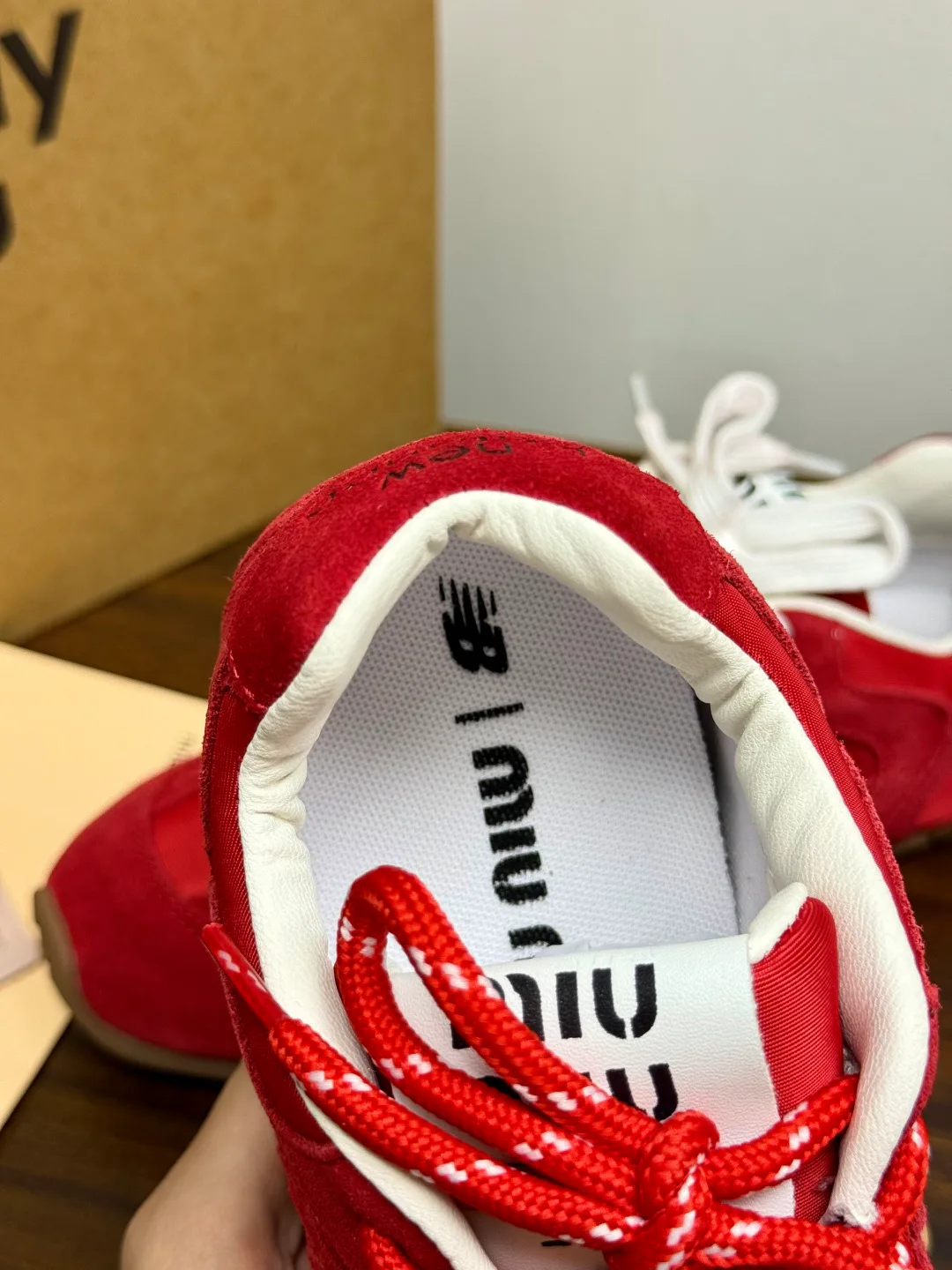 Кроссовки Женские Miu Miu 18943124