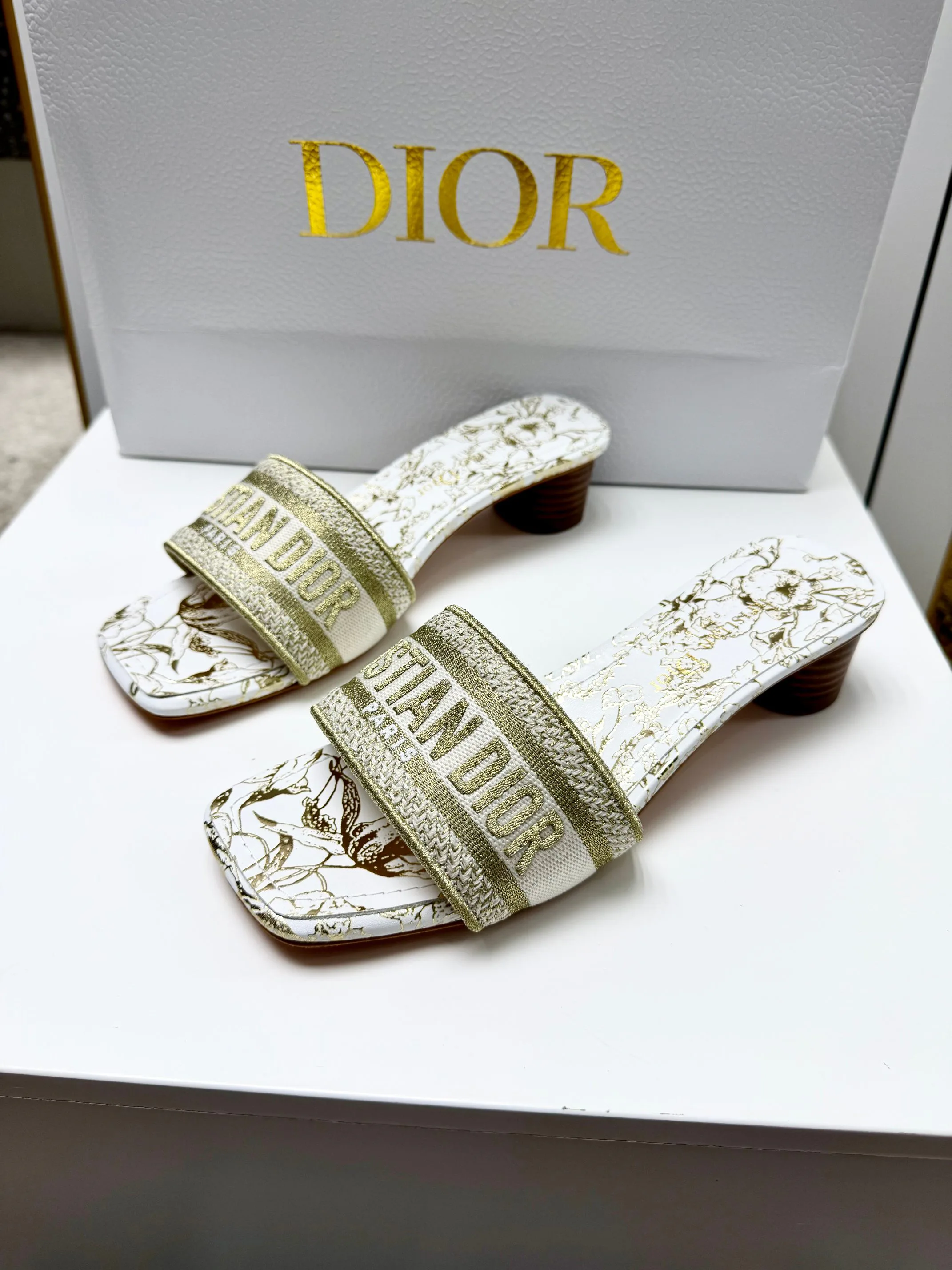 Тапочки Женские Christian Dior 12879953