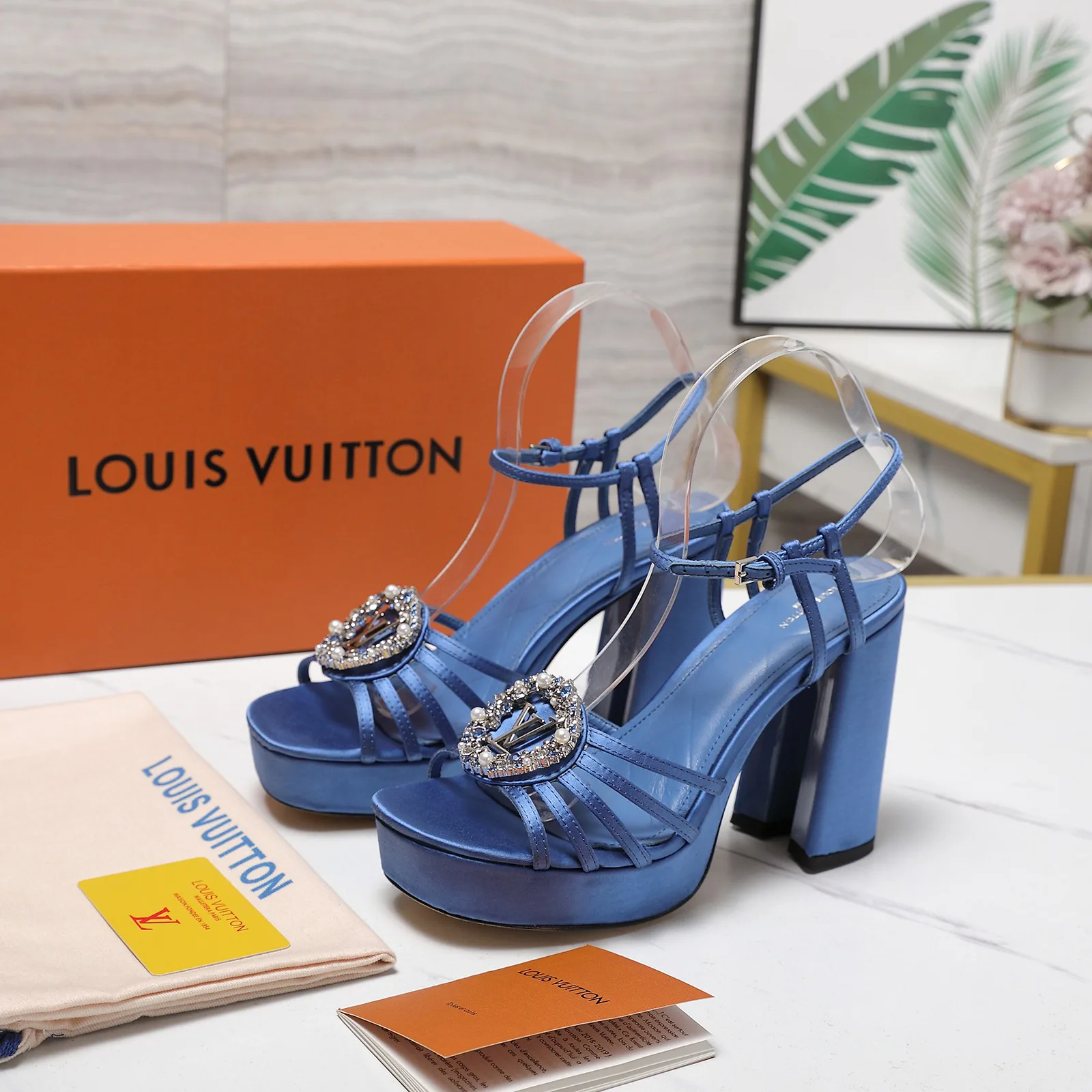 Босоножки Женские Louis Vuitton 10250862