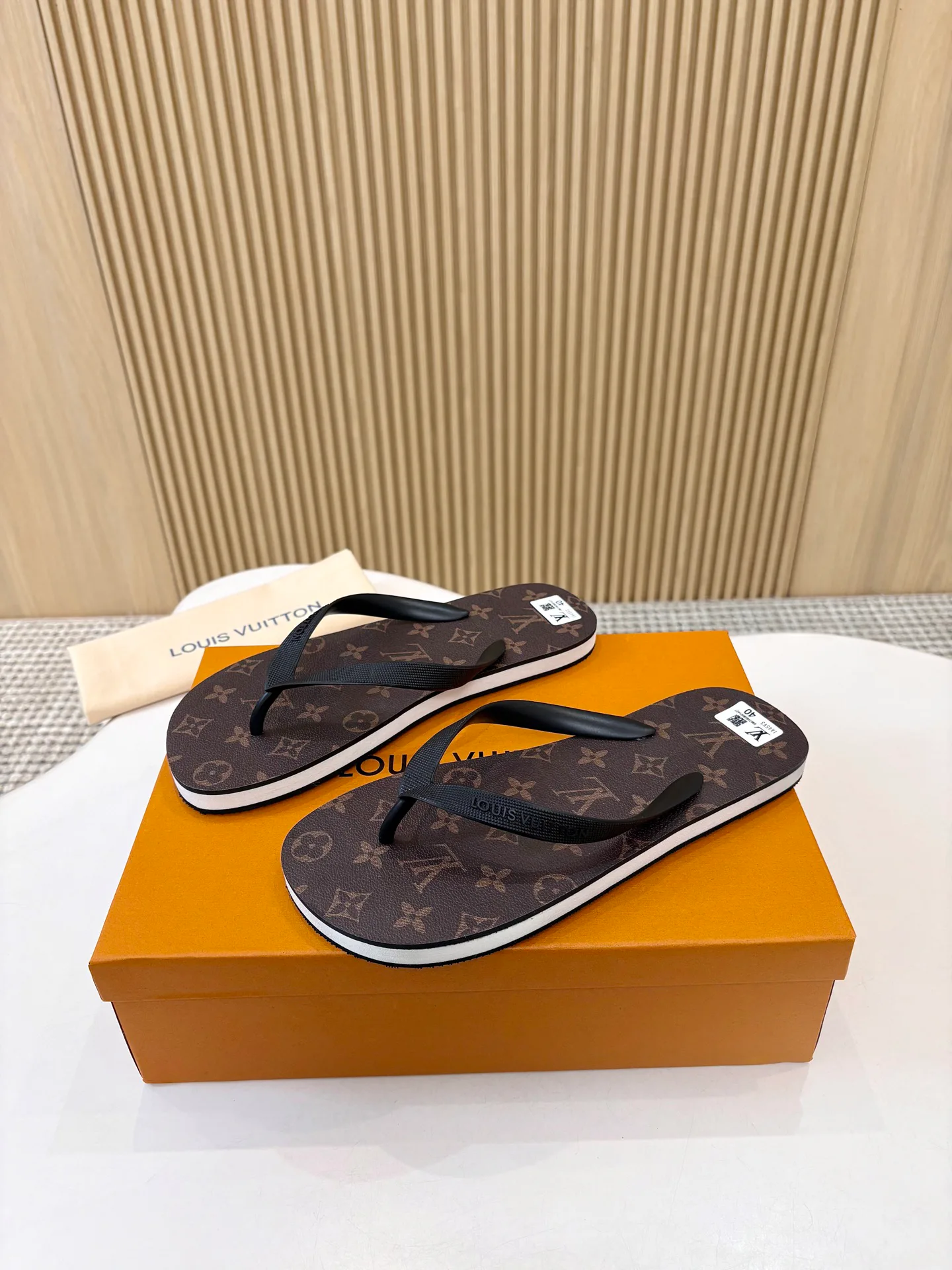 Шлепанцы Женские Louis Vuitton 18025534